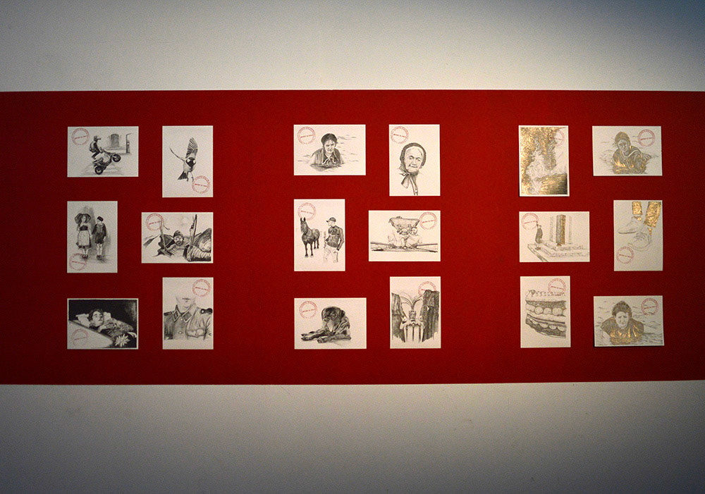 " Garder la trace d'hier et d'aujourd'hui " - série de dessins au crayon et sérigraphiés sur papier - 2022 - vue de l'exposition "Identité(s)" au Collectif des Possibles février 2022