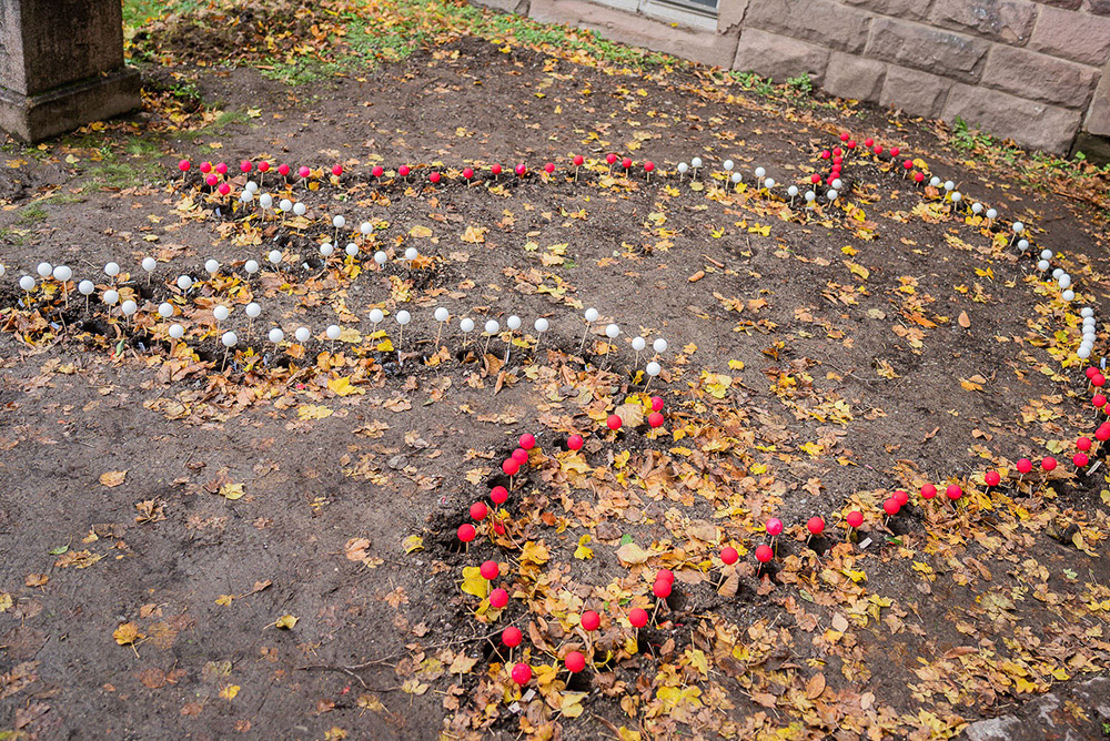 11 novembre 2023 - sur le parvis du Musée Serret de Saint-Amarin (68) - jour de la performance commémorative et collective - Photo : S'0. Photography