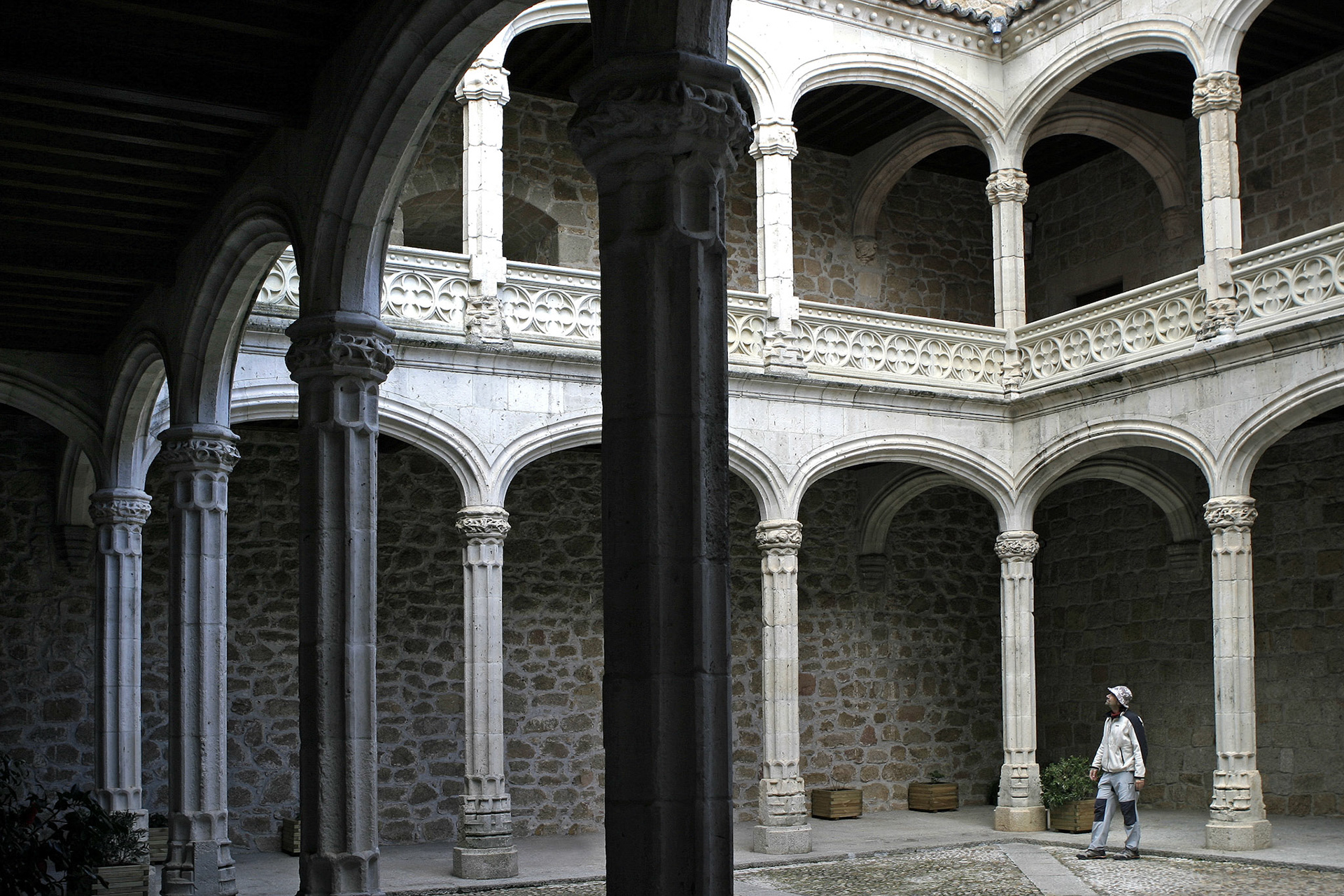 Patio del castillo de Manzanares el Real.