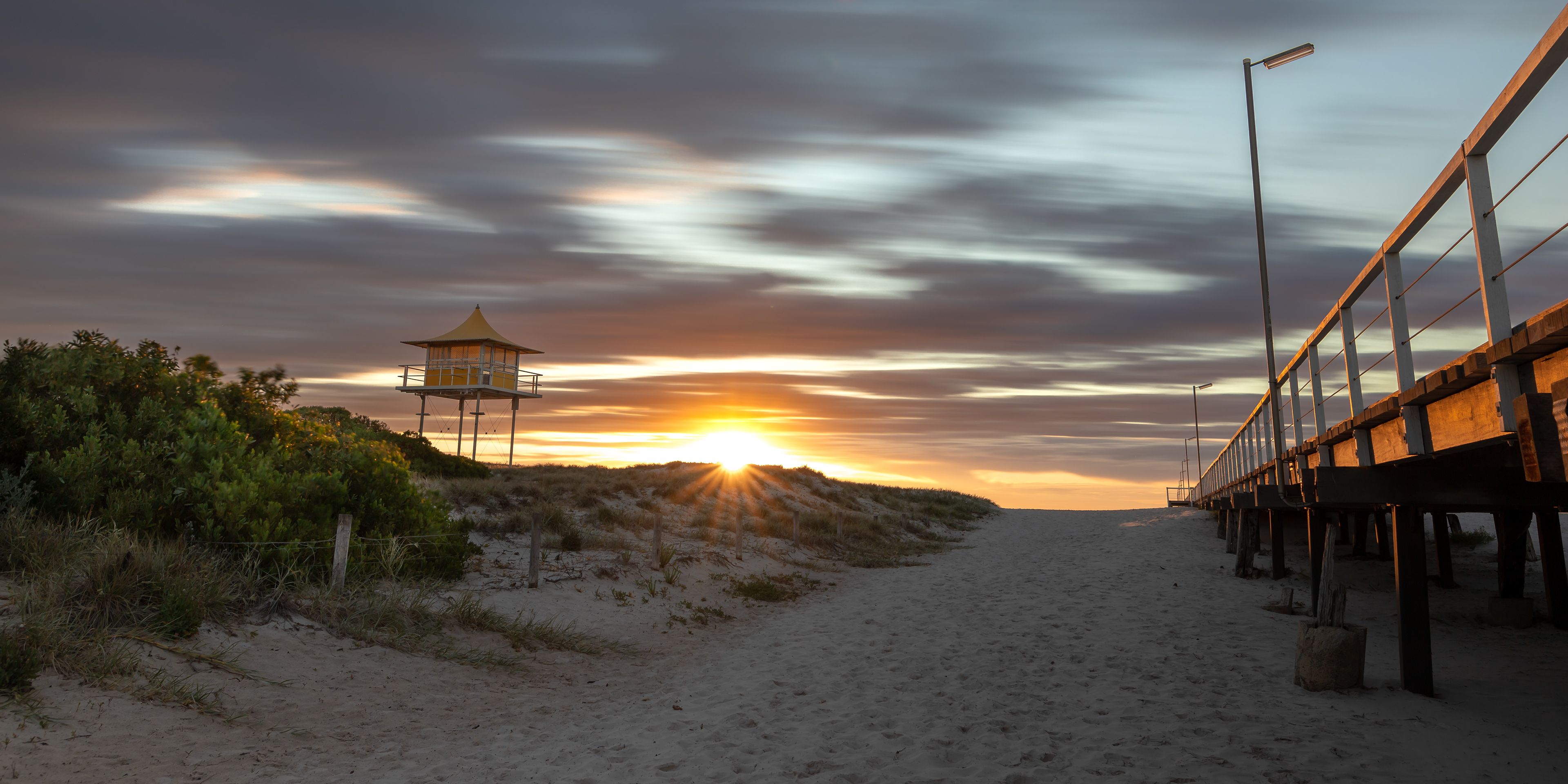 Lit Lifeguard House - Semaphore
