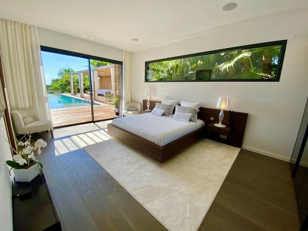 Pool side VIP room