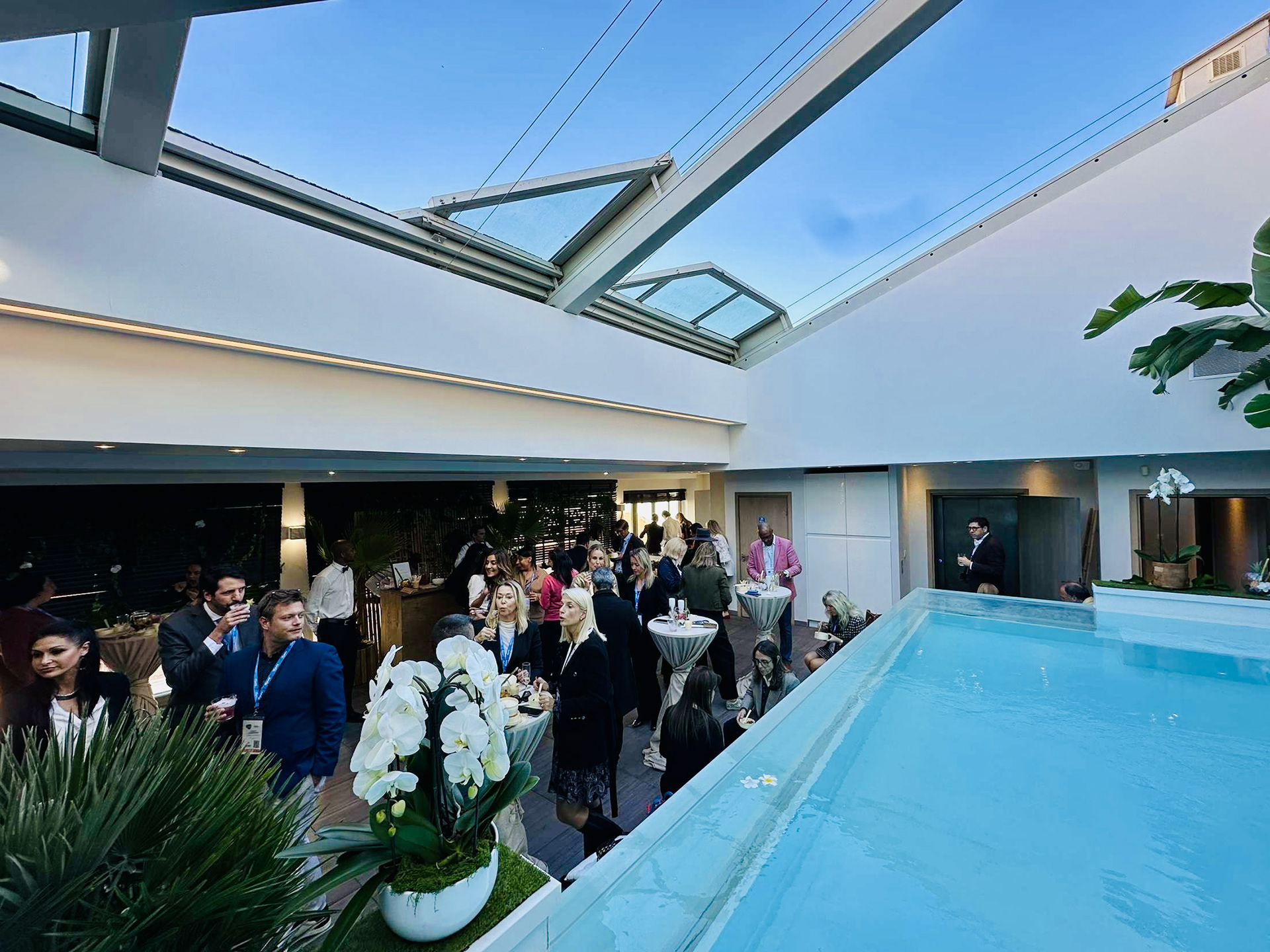 Roof pool house Cannes center
