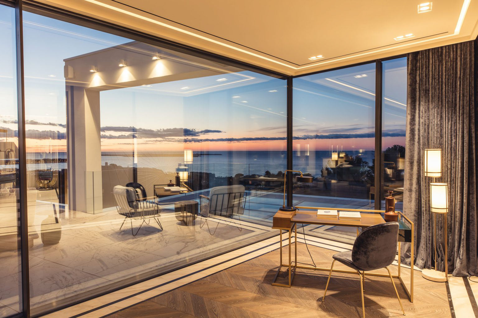 Master bedroom opening terrasse and panoramic sea view