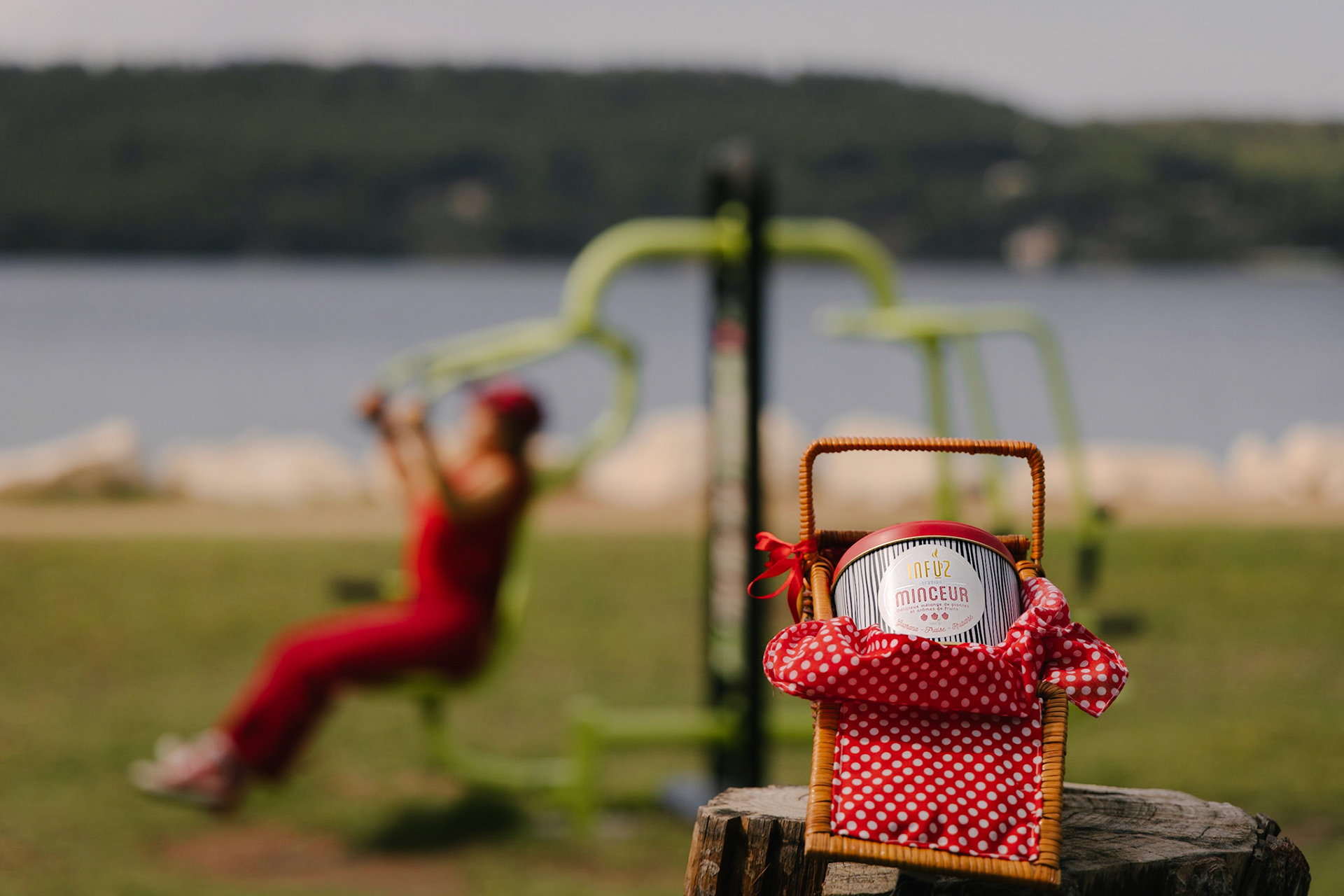 La société fait croire aux femmes que l'on doit être svelte pour gagner en valeur aux yeux d'autrui. 
