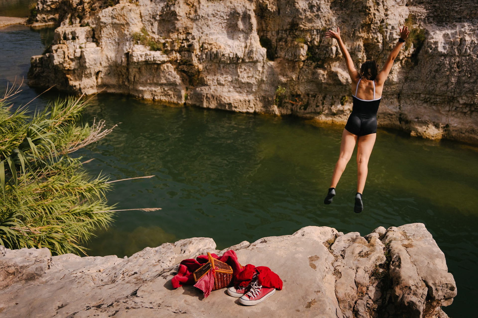 Fini le rouge de la colère, Chaperon rouge se libère.