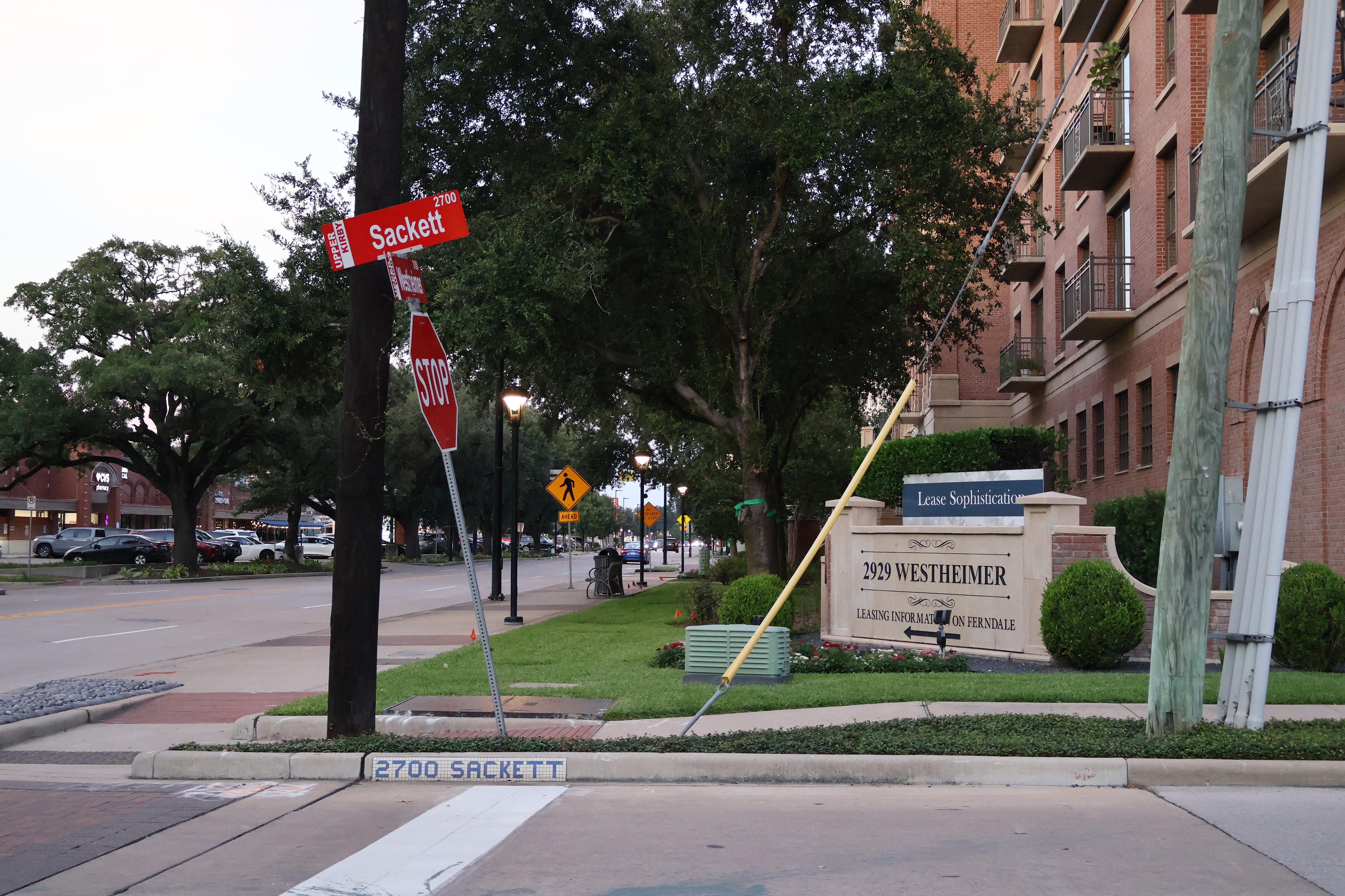 2700 Sacket Street - Blue and white tiles.
