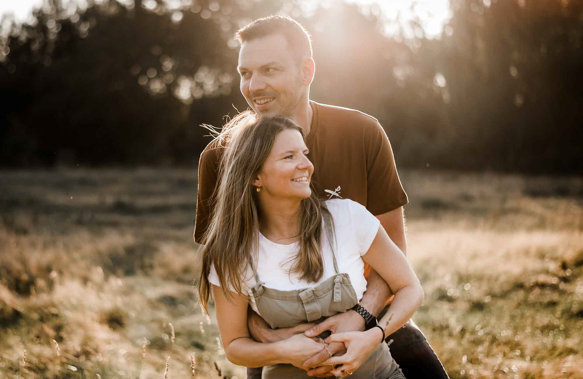 Engagement Shooting | Paarshooting vor der Hochzeit auf dem Feld