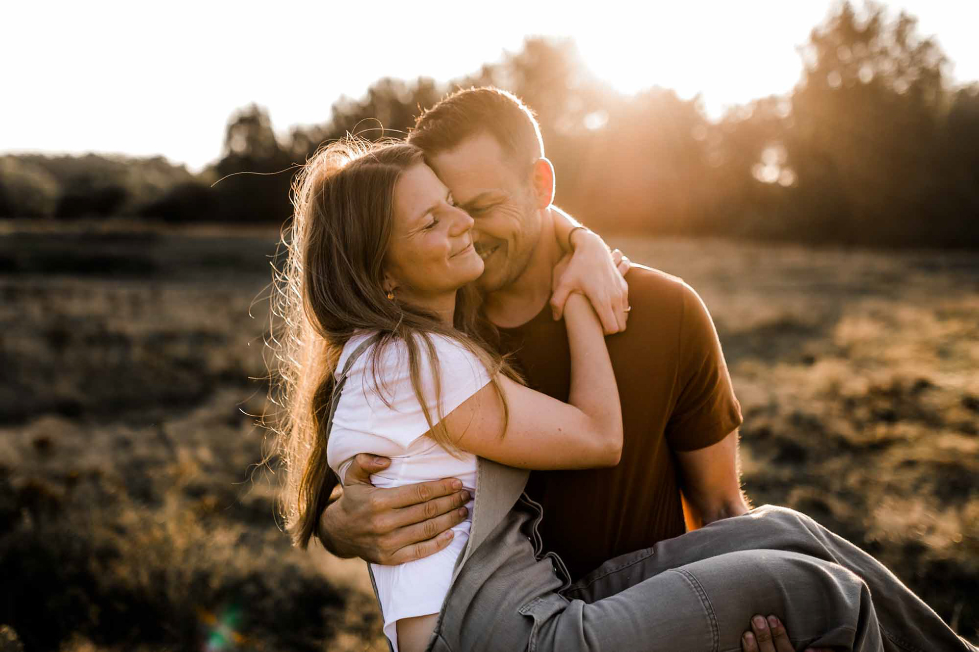 Engagement Shooting | Paarshooting vor der Hochzeit auf dem Feld