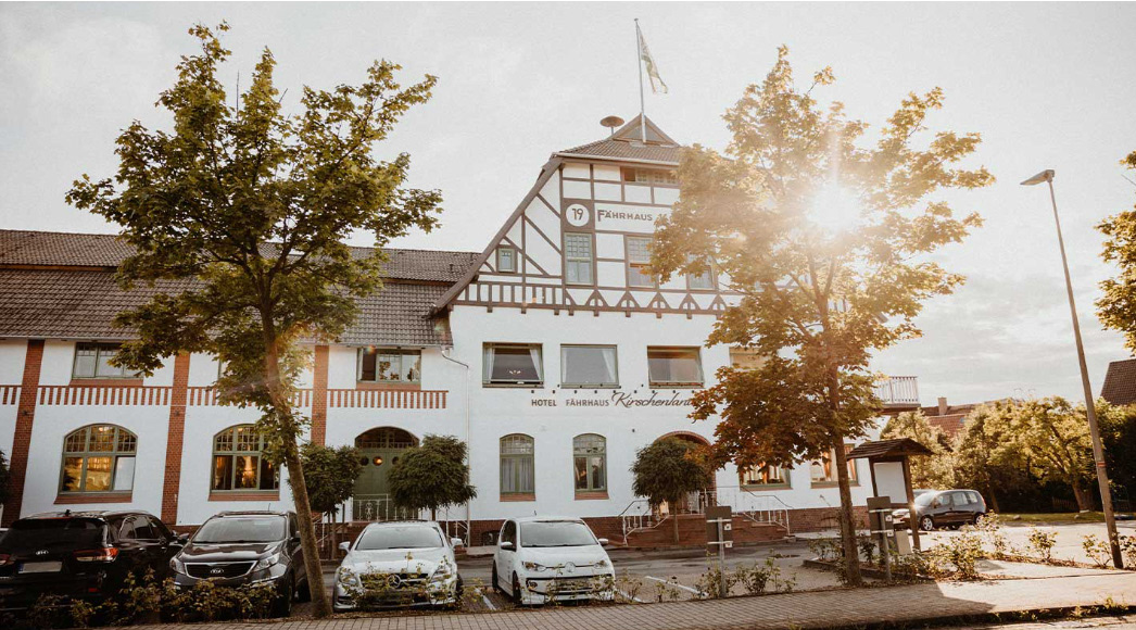 Aussenansicht vom Hotel und Restaurant  Fährhaus Kirchenland in Jork