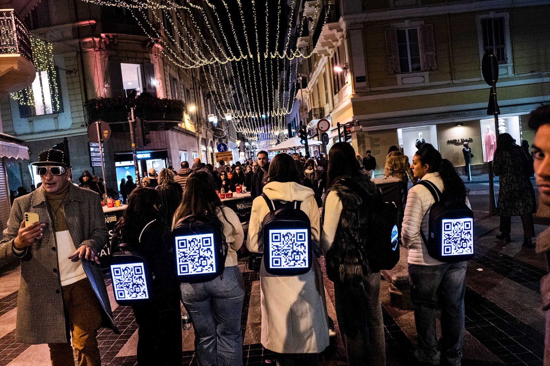 La promozione di un brano musicale in Via Matteotti.