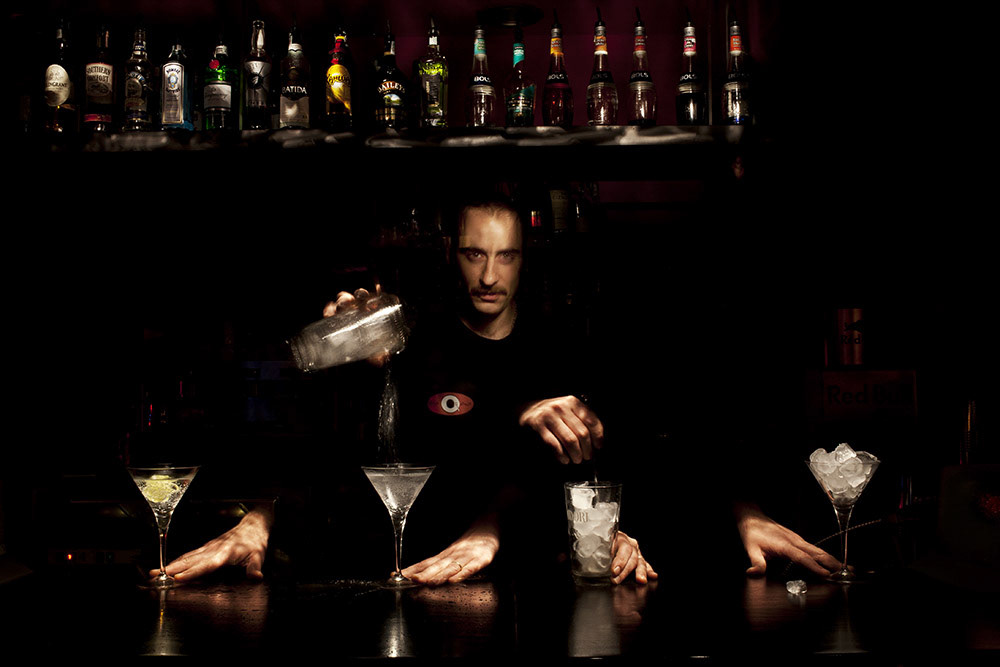 ritratto promozionale bar enoteca pub light paint