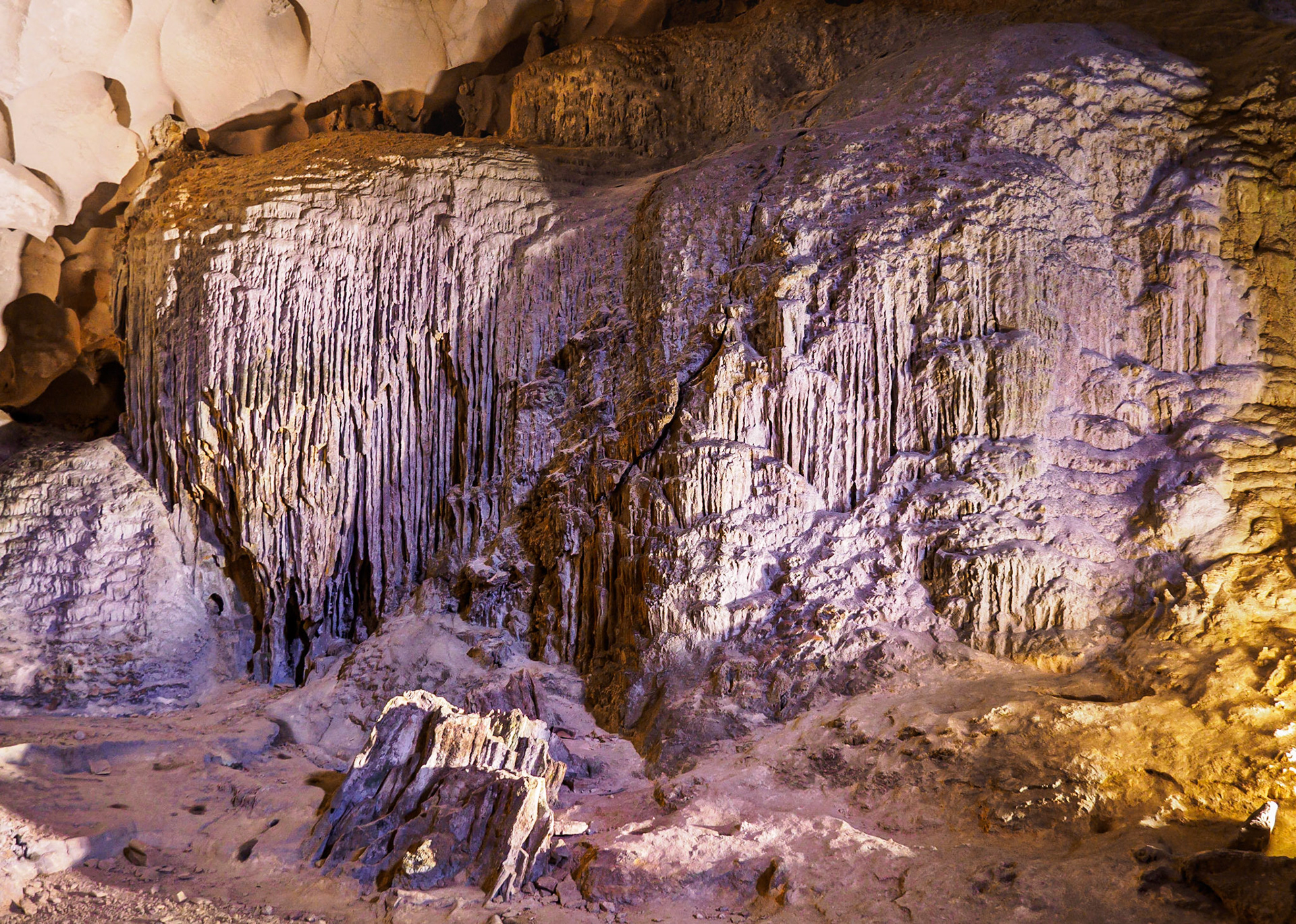 Sung Sot Caves