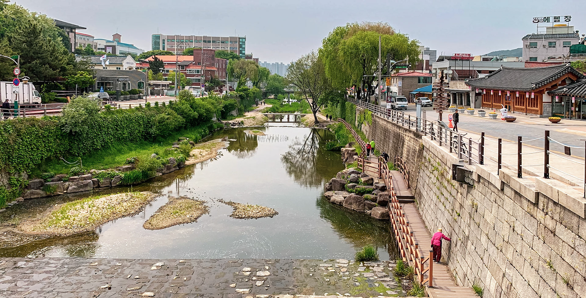 View from Hwahongmun