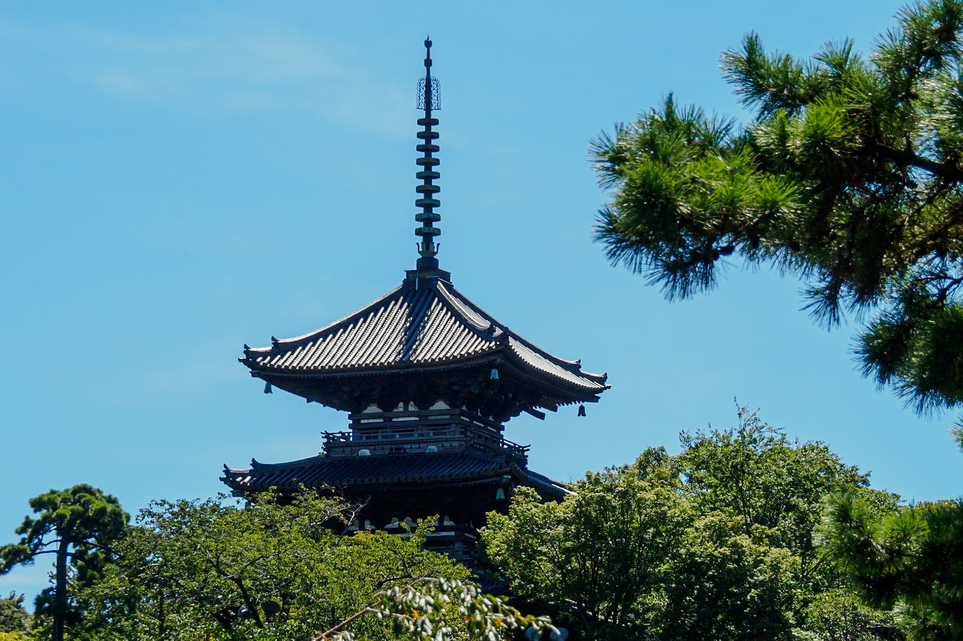 Three-Storey Pagoda of Former Tomyoji Temple view from Kakushokaku