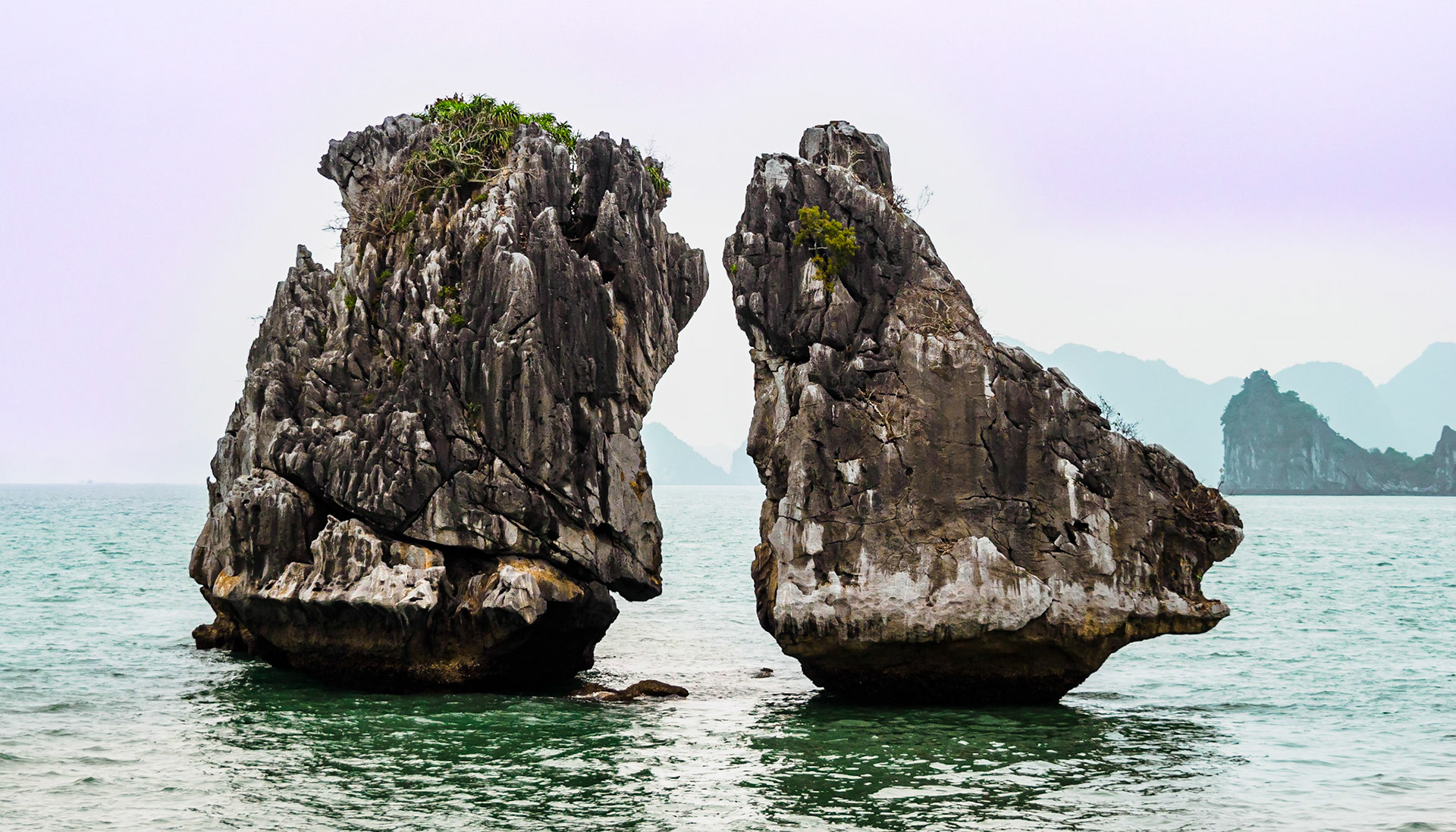 Hon Trong Mai Ha Long