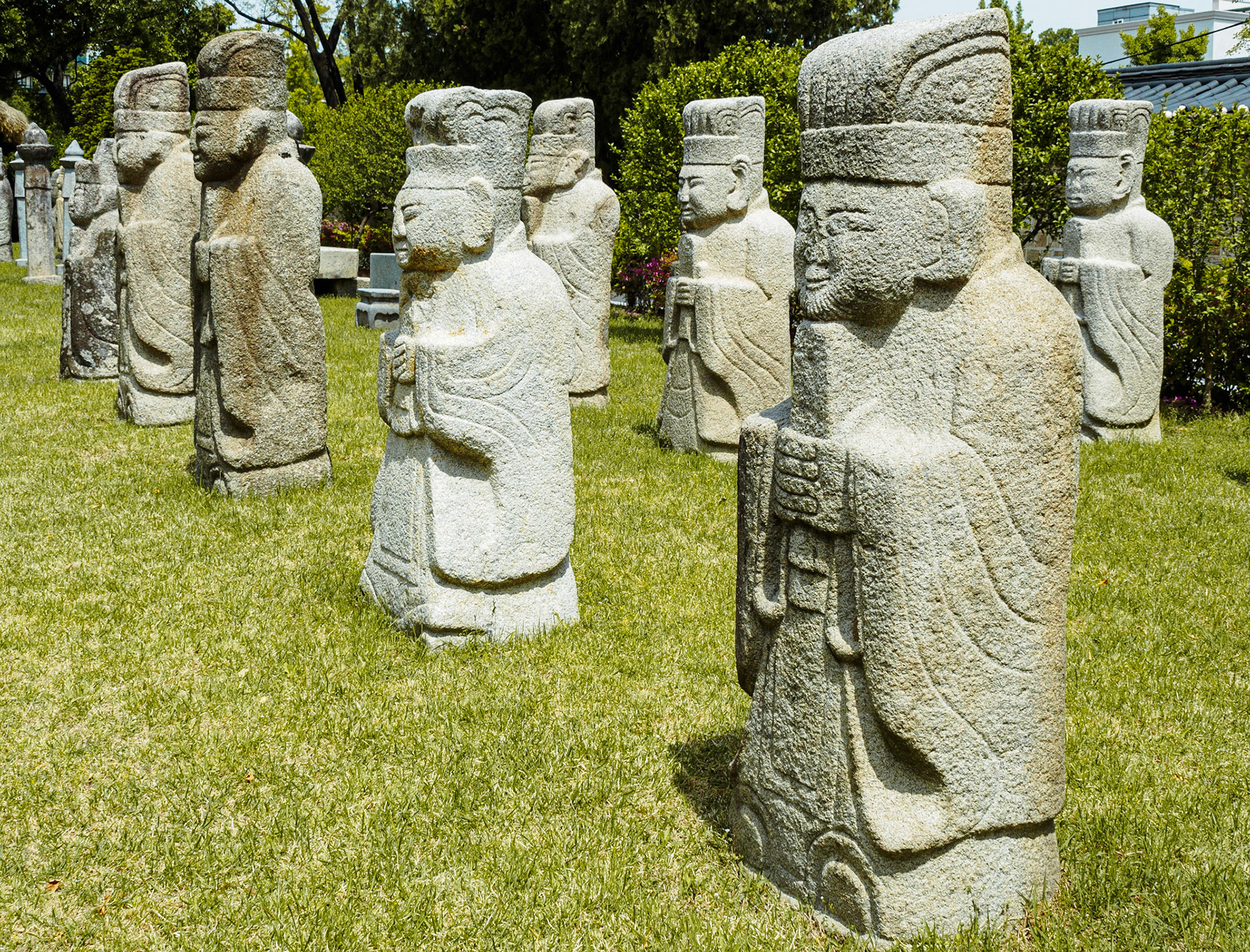Stone figurines of court officials