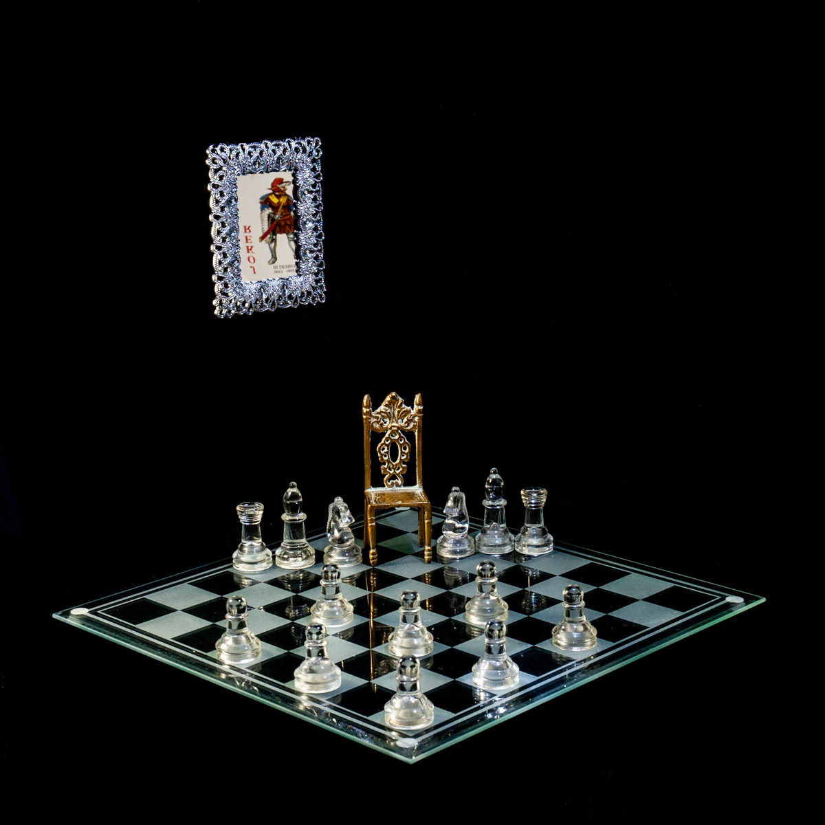 Photographic art that tells the story of an ill and absentee king, Robert III, whose kingdom was ruled by a regent, using a chessboard, playing card and objects.