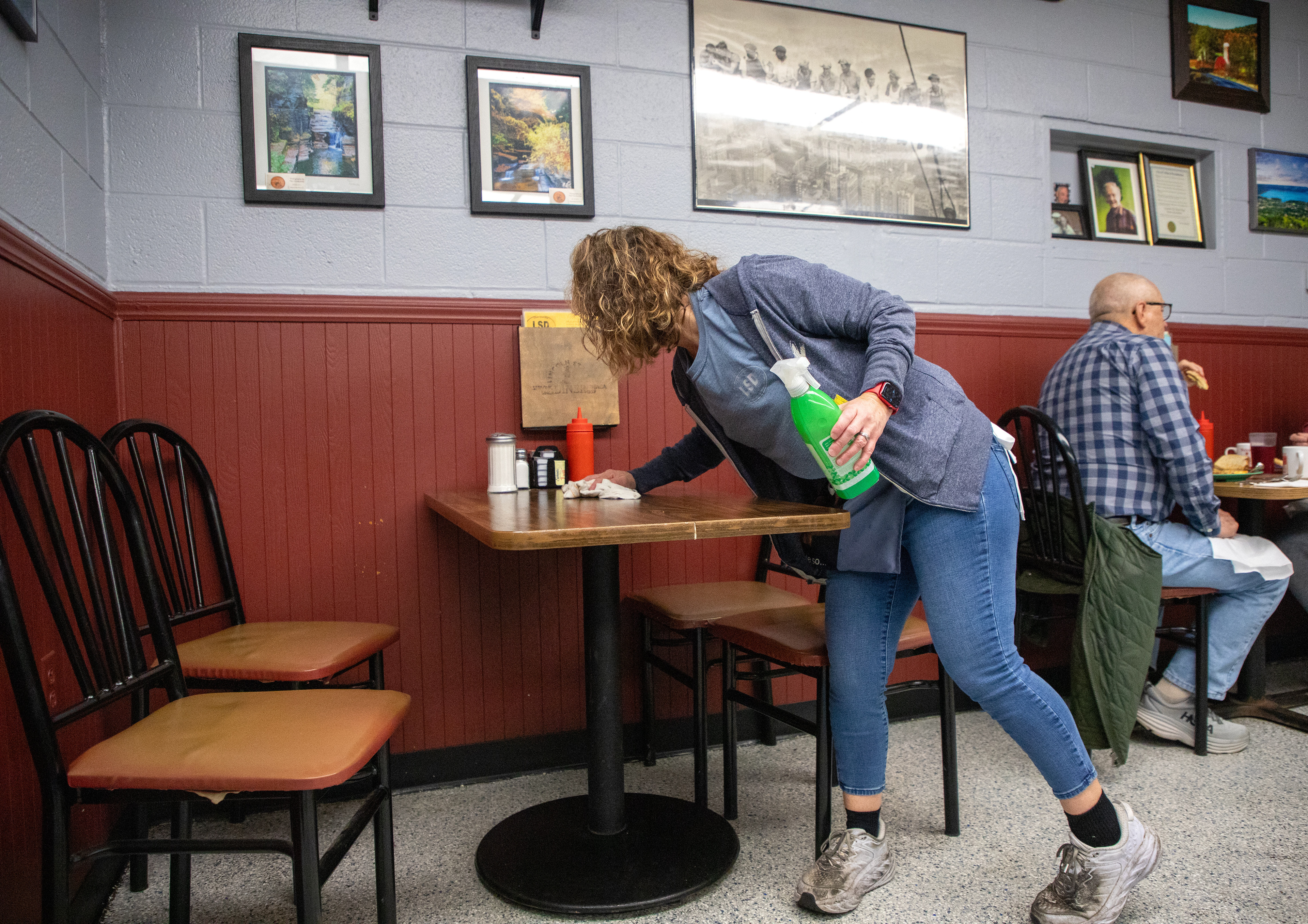 Amy Magdon cleans the table Wednesday, Mar. 6, 2024 at Lincoln Street Diner, Ithaca, NY. She is the main server who has been working at the diner for four years. Photo by Xinyi Qin.