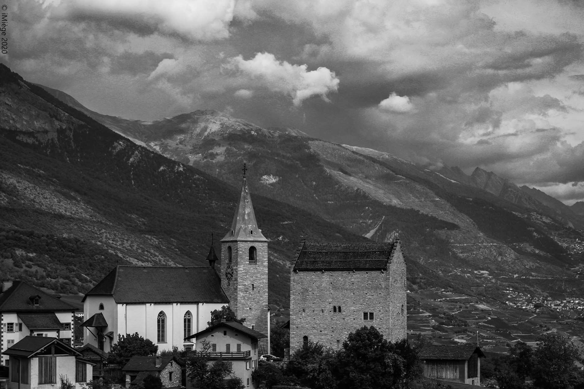 Chateau et église de Venthône