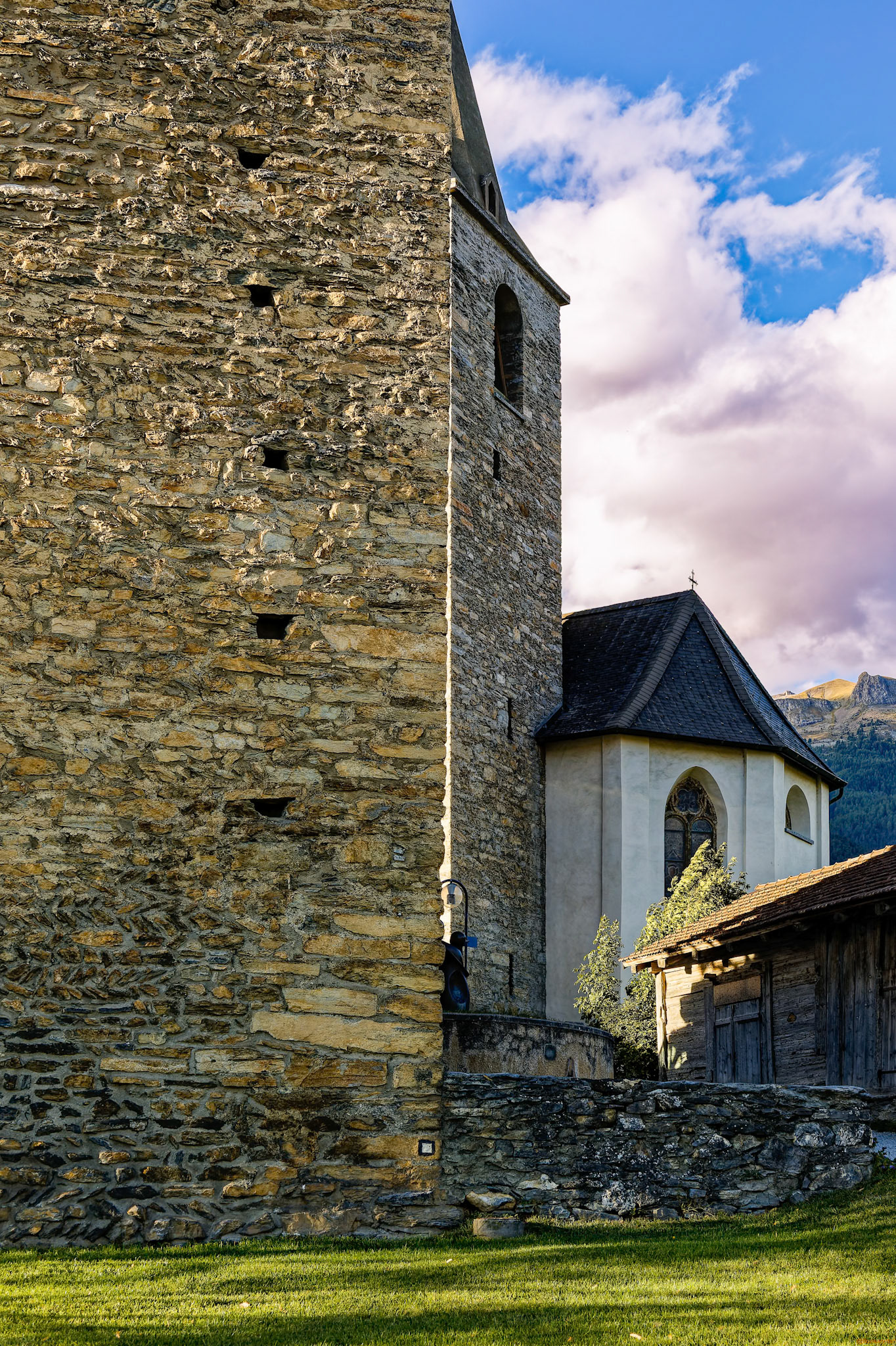 Eglise et château de Venthône