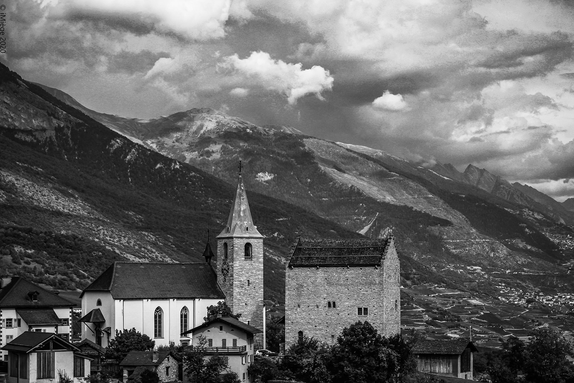 Chateau et église de Venthône