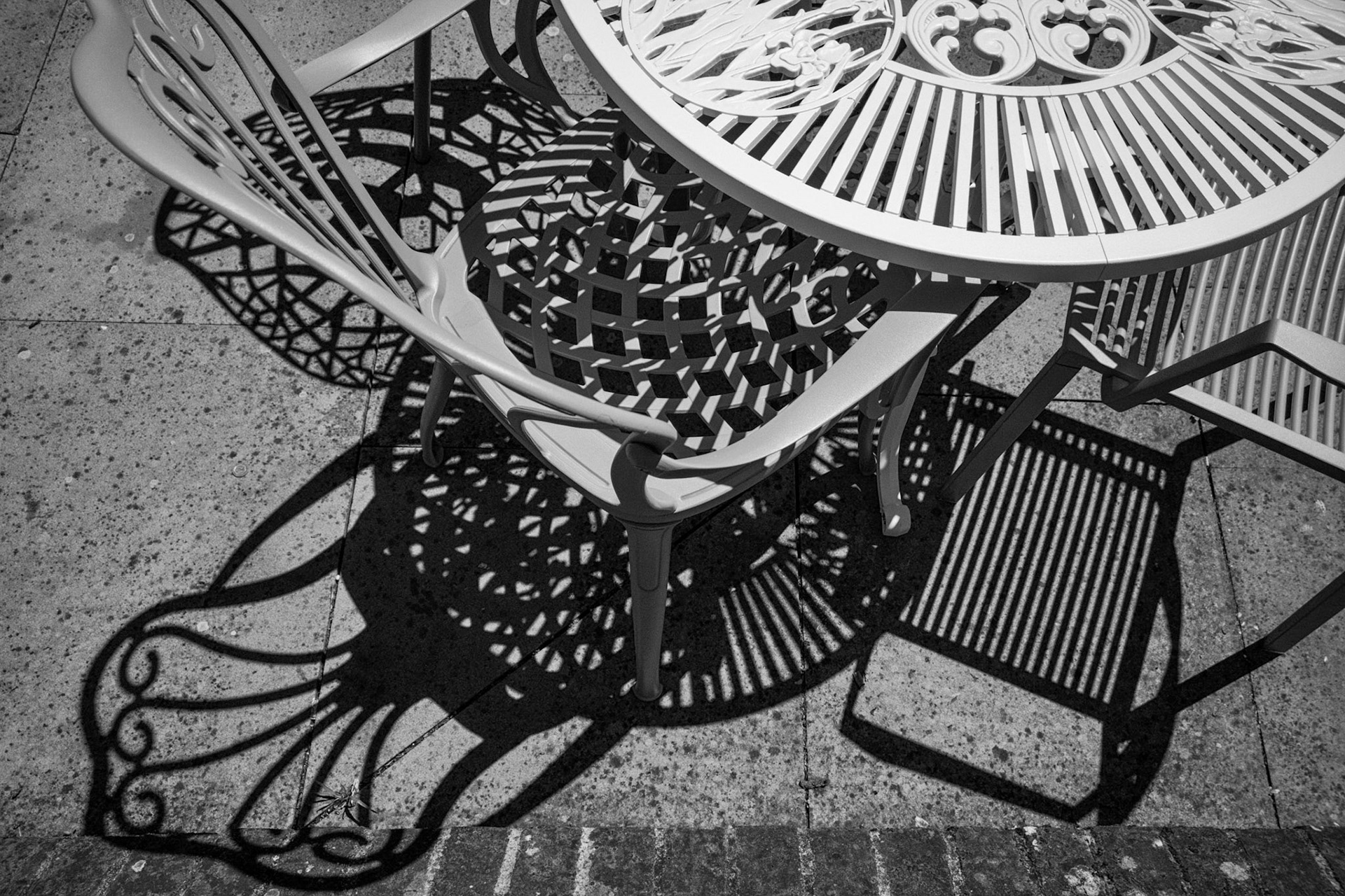 Les Chaises Curieuses