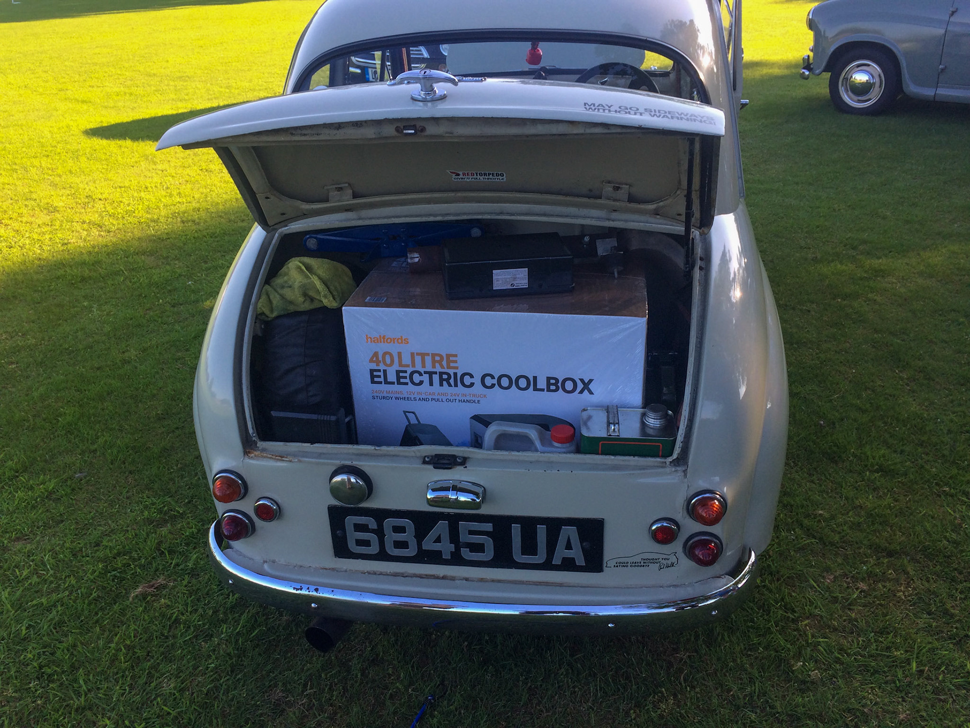 Coolbox in Richards car