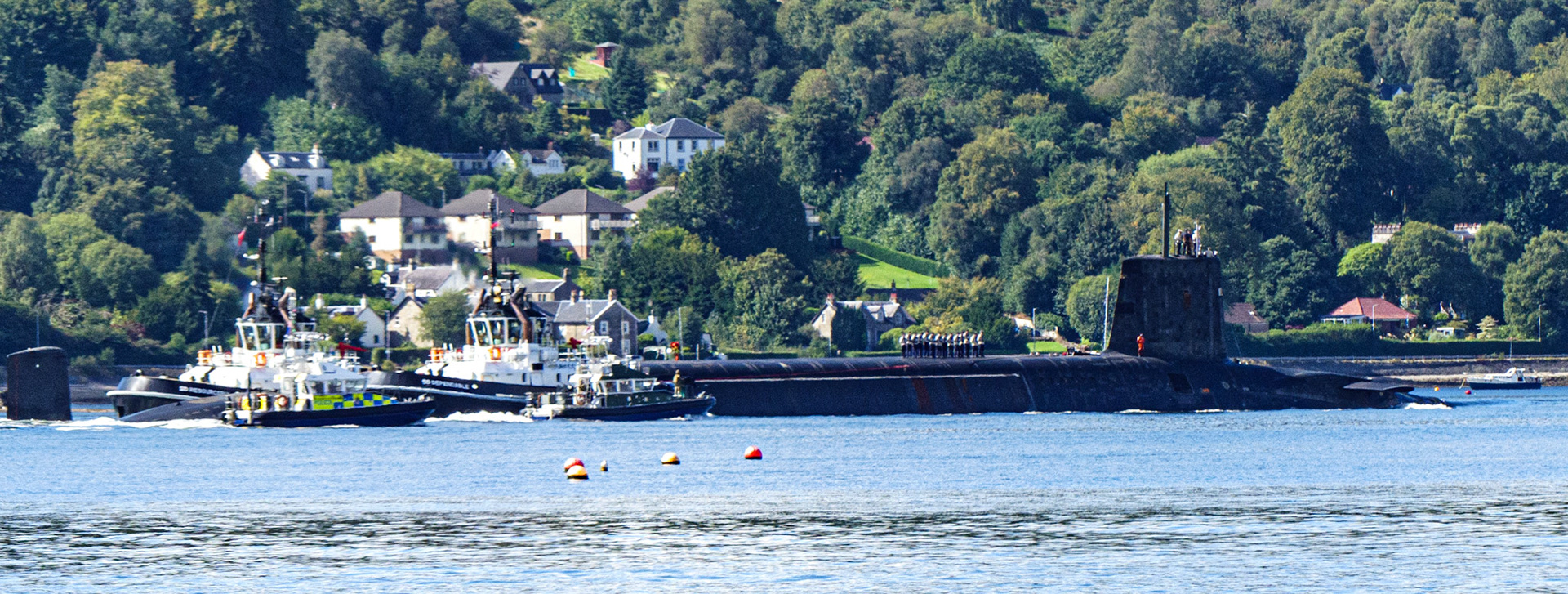 HMS Vanguard approacing Rhu narrows