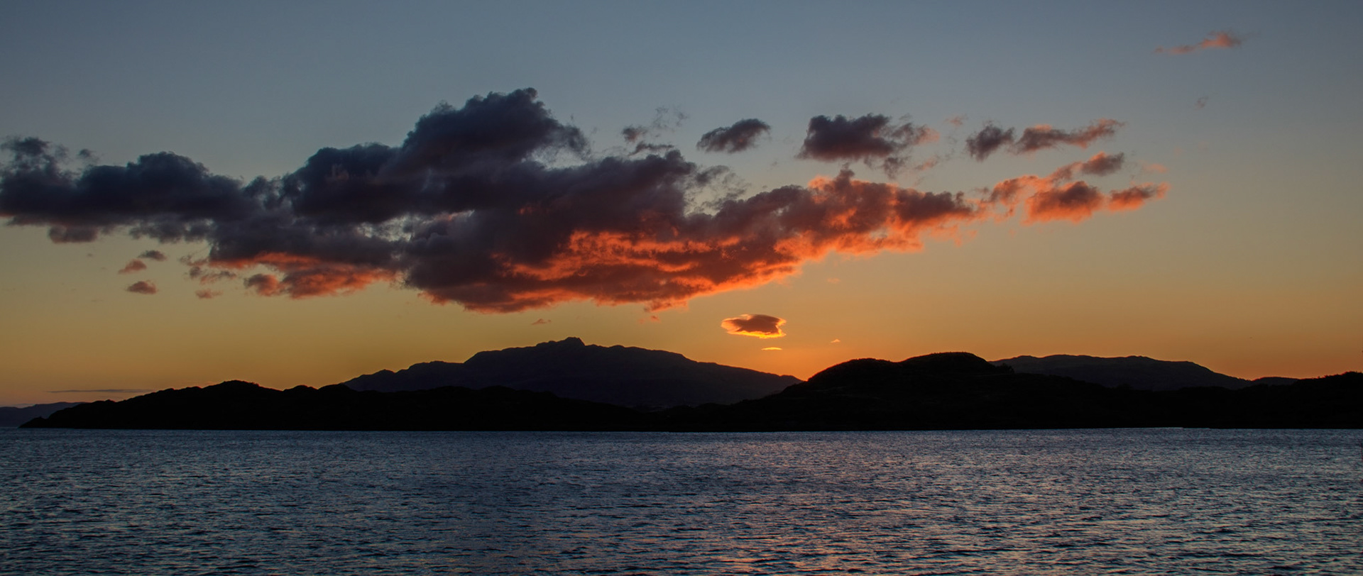 beautiful sunset belying the sparky gusts of 30kts