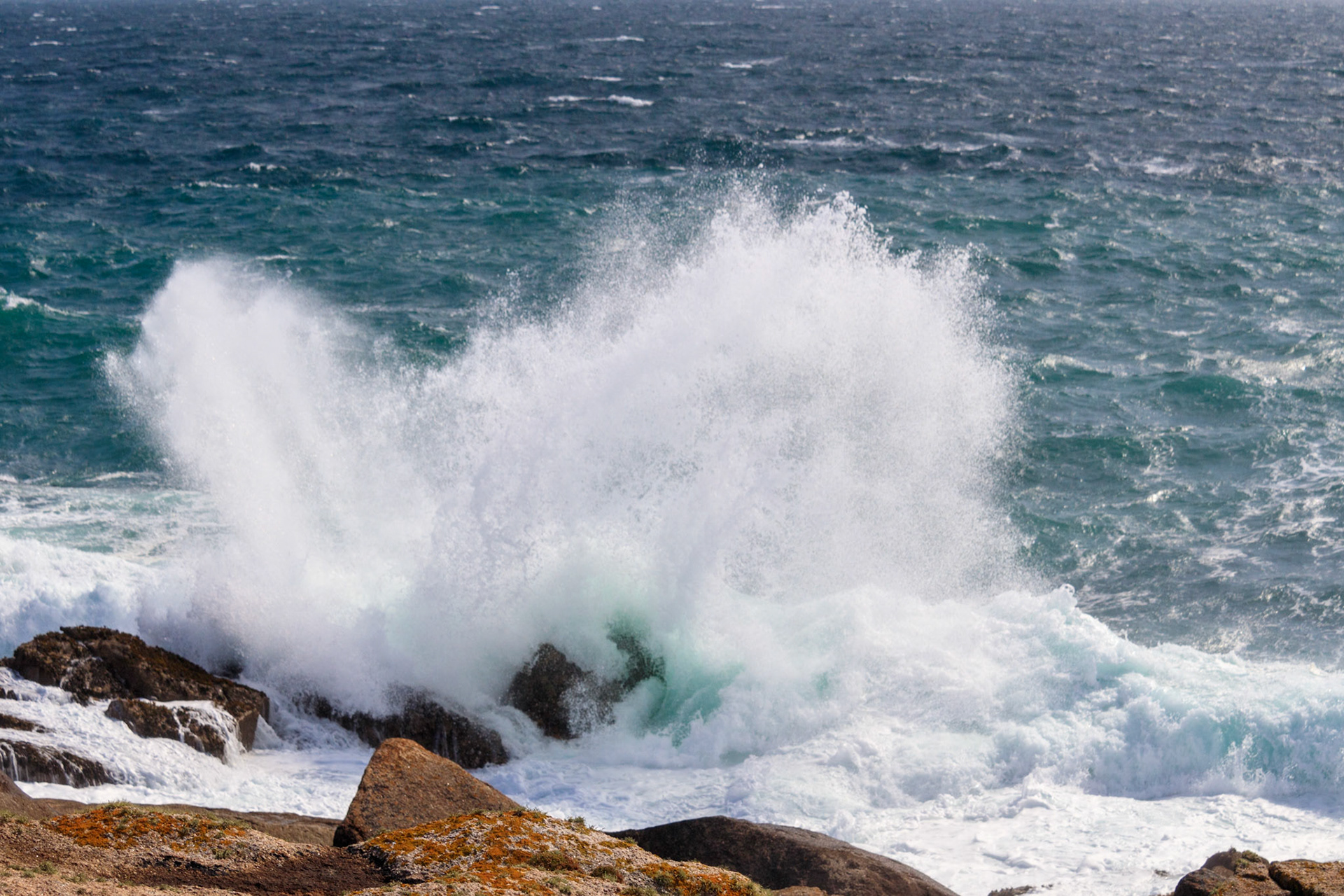 Wild seas off Gugh