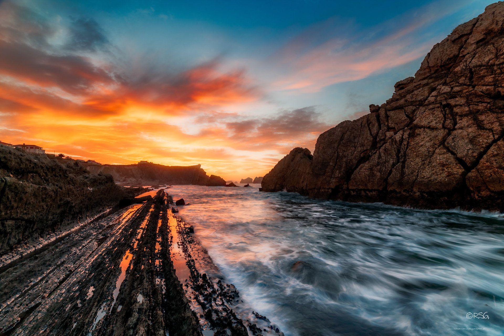 Playa de Arnía al atardecer.