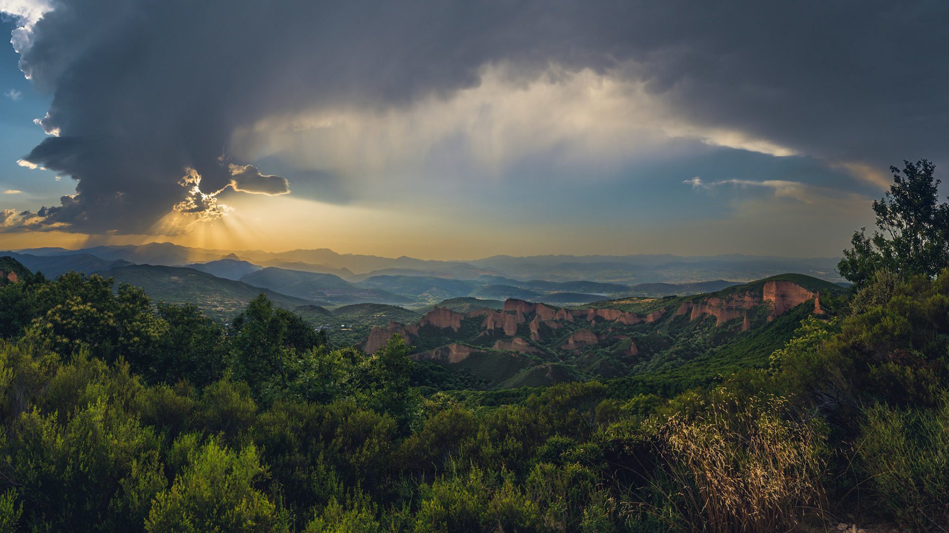 Médulas con tormentas - Panorámica