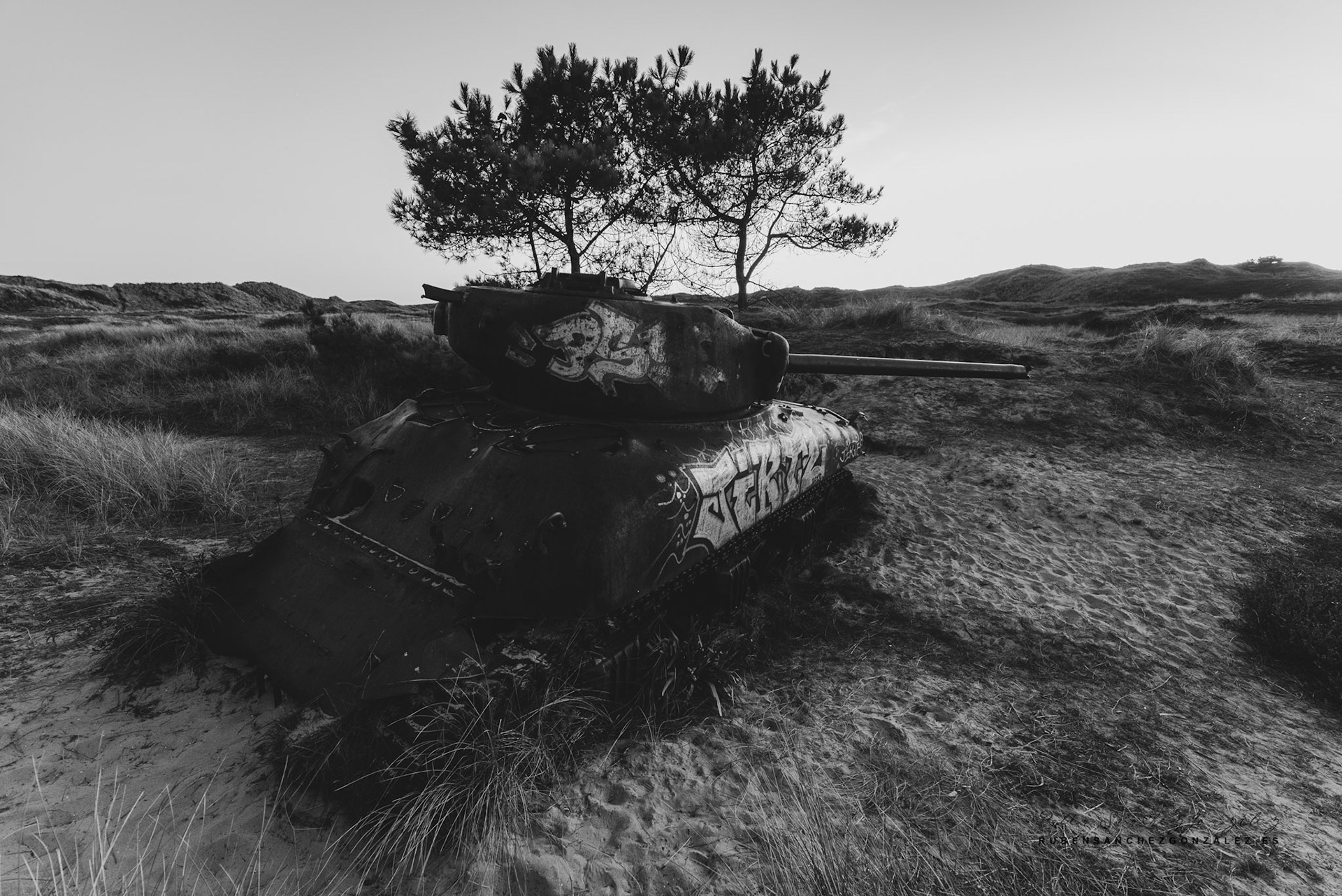 Dunas de Bivilles - Tanque Sherman M4 - Paisaje