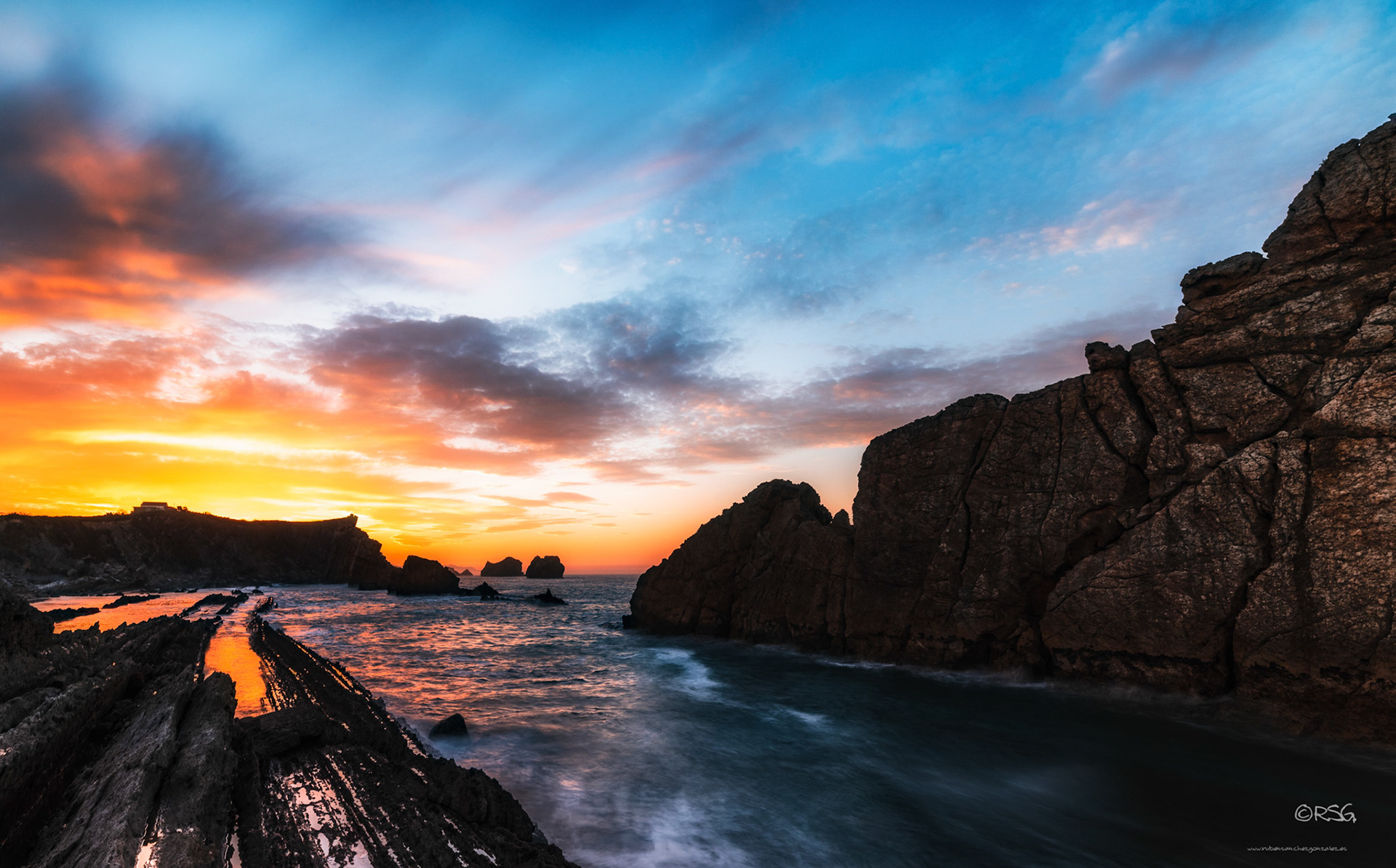 Playa de Arnía al atardecer.