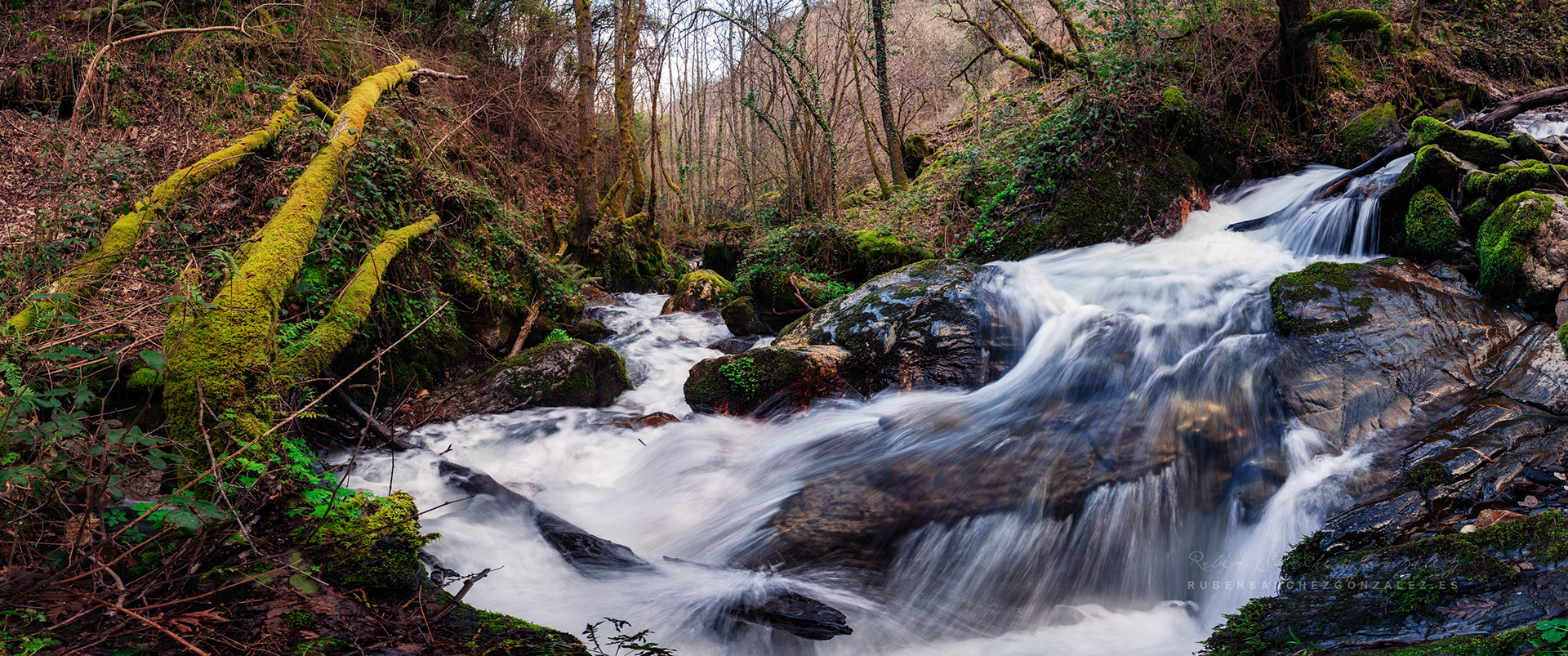 Salto de Agua Río Oza - Paisaje