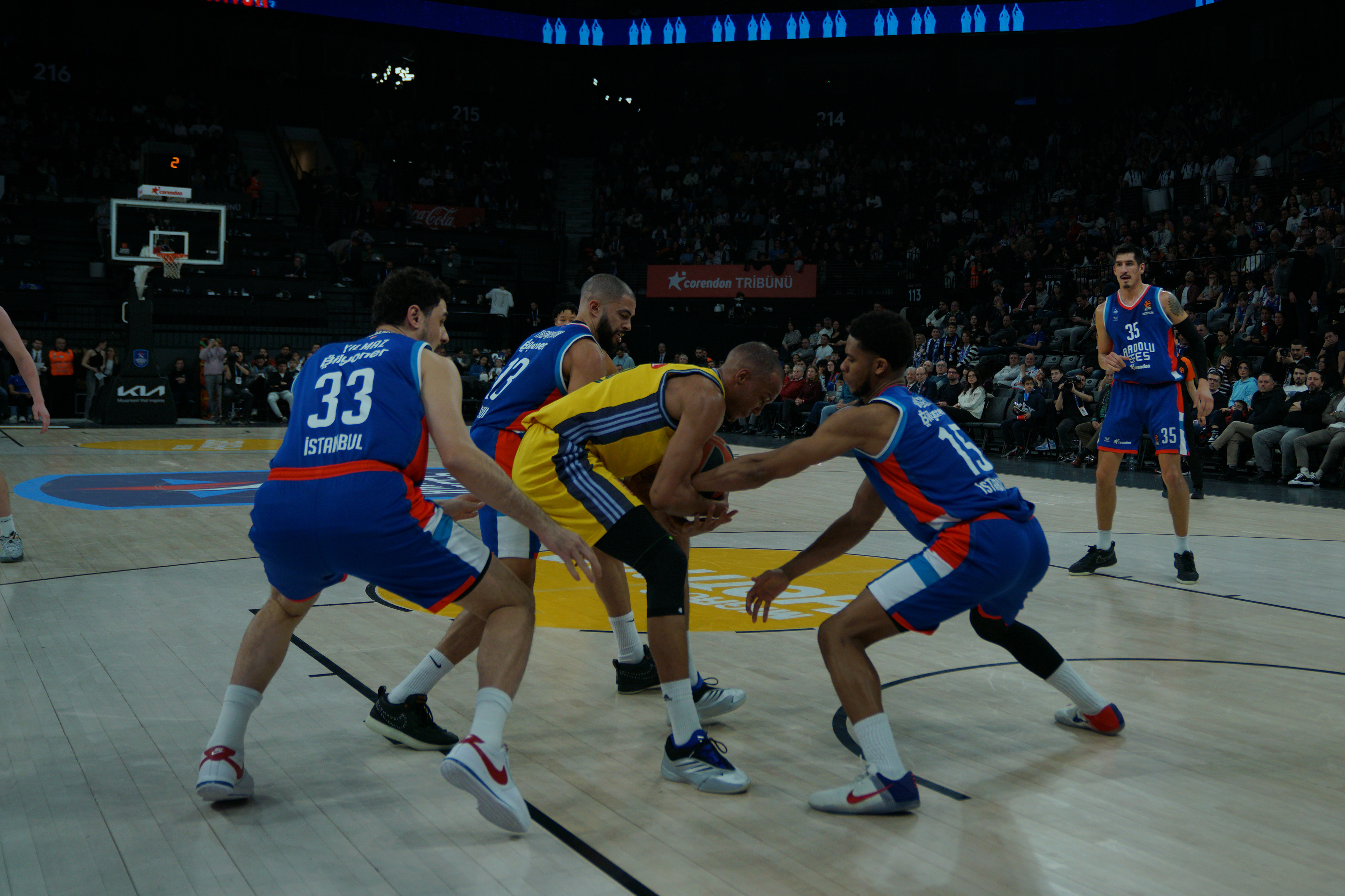 Perry Dozier Jr (R) of Anadolu Efes in action against Louis Olinde (C) of Alba Berlin during the EuroLeague Basketball match between Anadolu Efes vs Alba Berlin in Istanbul, Turkey on February 28, 2025.