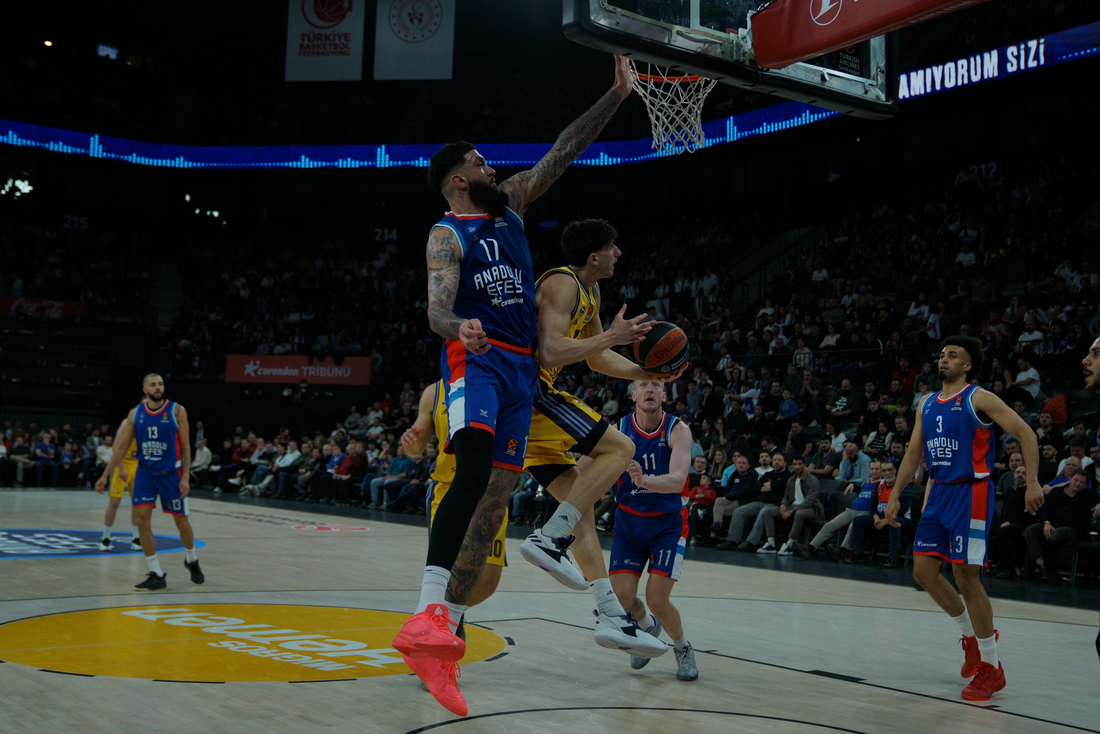 Vincent Poirier (L) of Anadolu Efes in action against Gabriele Procida (R) of Alba Berlin during the EuroLeague Basketball match between Anadolu Efes vs Alba Berlin in Istanbul, Turkey on February 28, 2025.