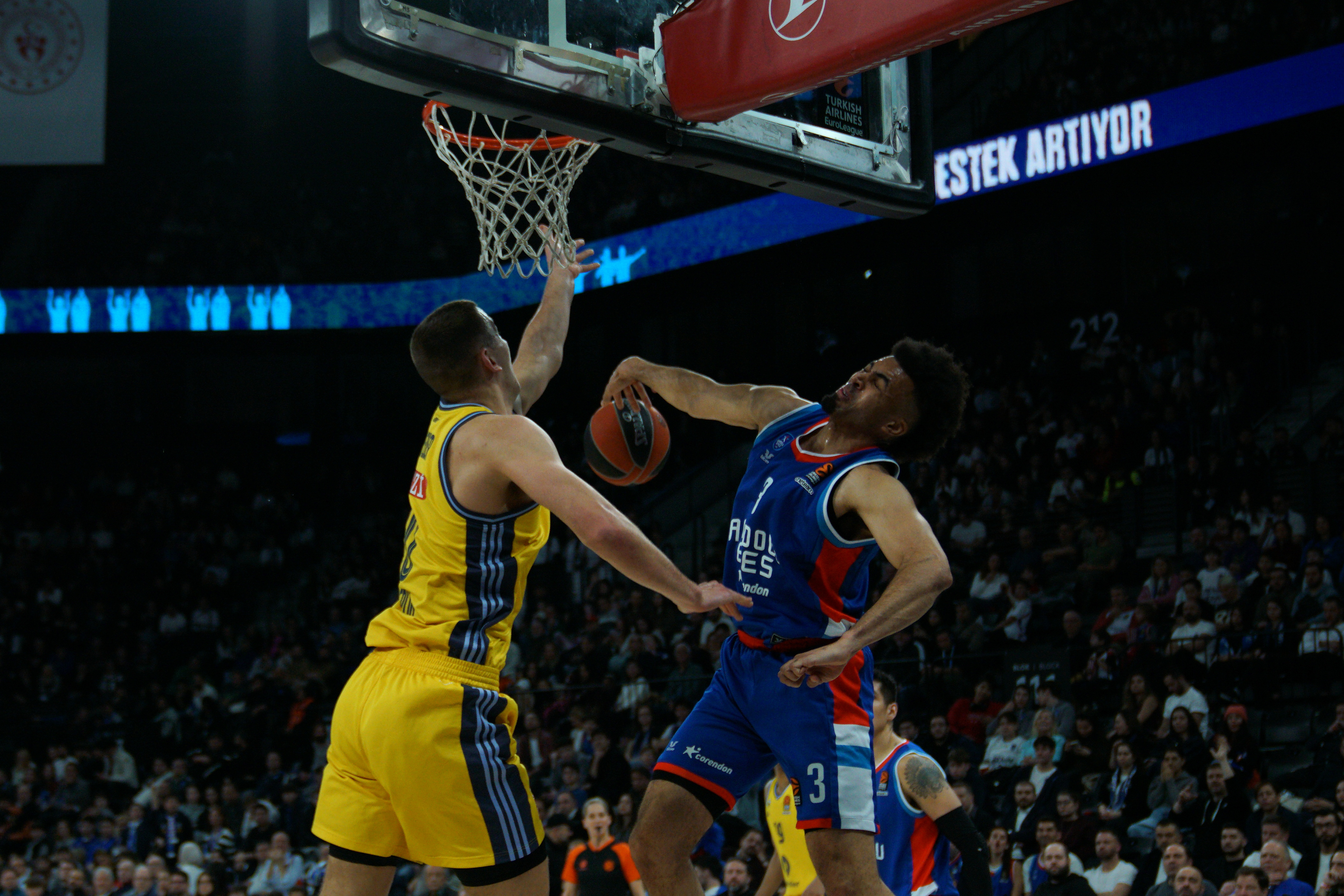 Jordan Nwora (L) of Anadolu Efes in action against Tim Schneider (R) of Alba Berlin during the EuroLeague Basketball match between Anadolu Efes vs Alba Berlin in Istanbul, Turkey on February 28, 2025.