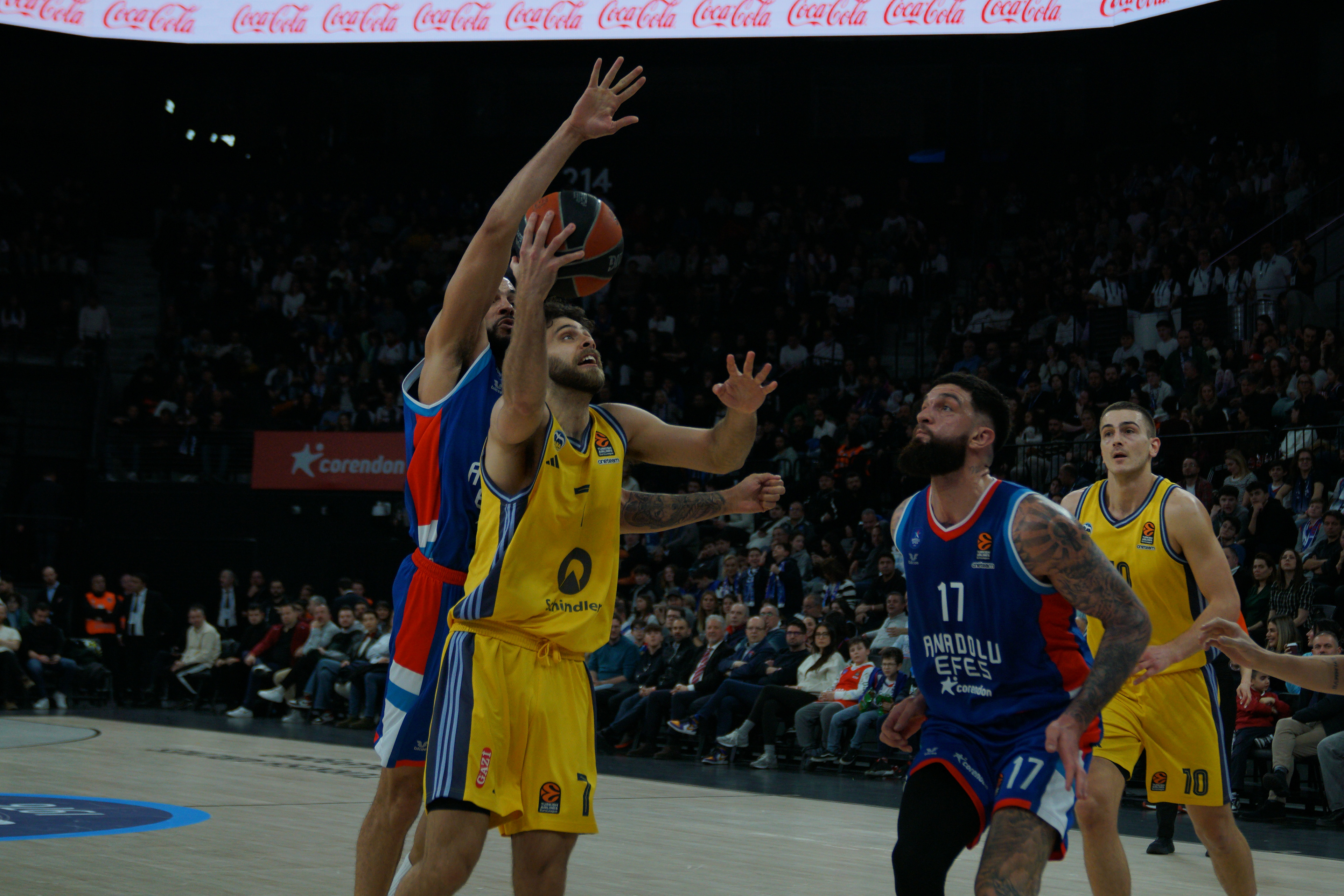 Darius Thompson (C-back) of Anadolu Efes in action against Will Mcdowell-White (C-front) of Alba Berlin during the EuroLeague Basketball match between Anadolu Efes vs Alba Berlin in Istanbul, Turkey on February 28, 2025.