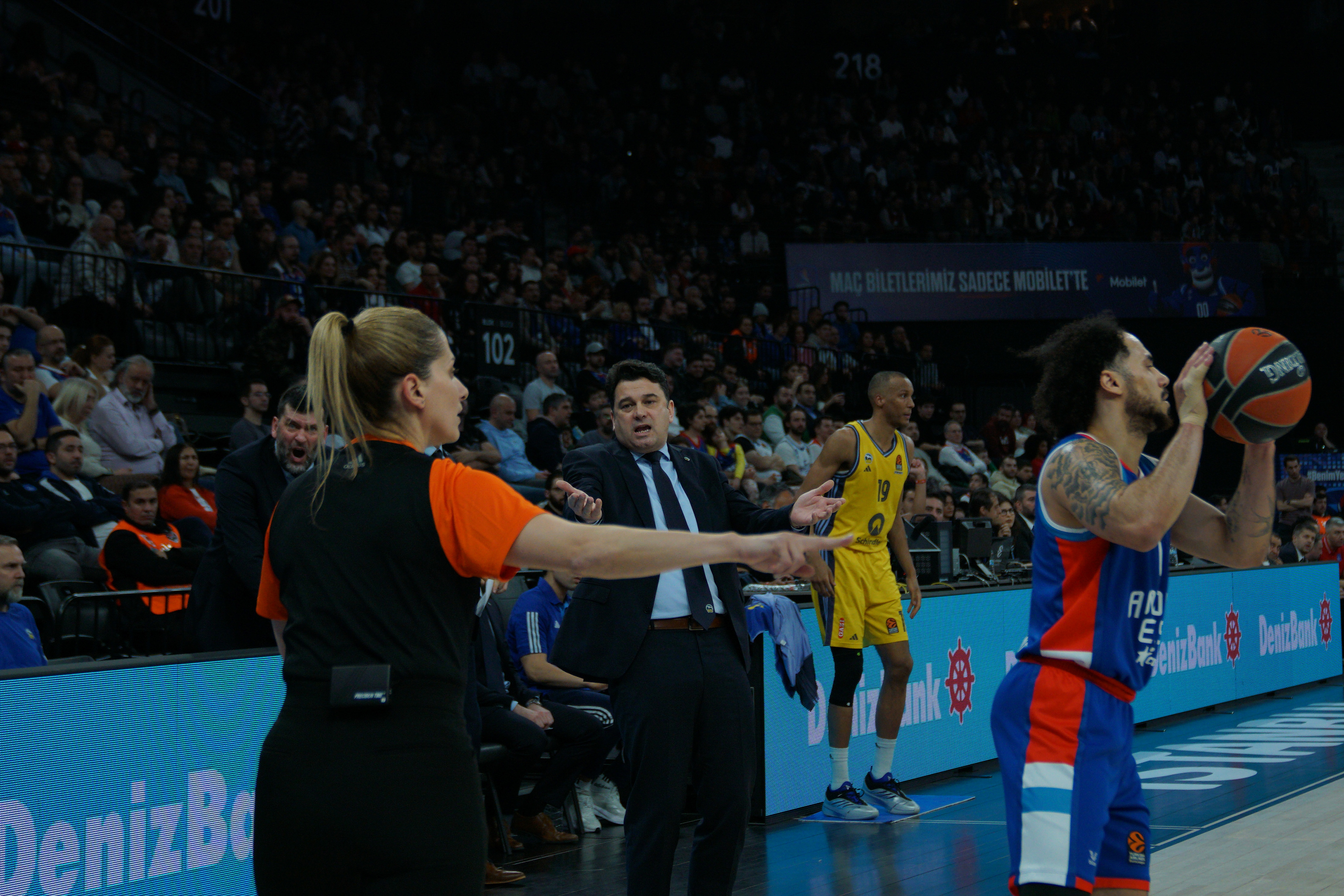 Alba Berlin's head coach Israel Gonzalez (C) reacts during the EuroLeague Basketball match between Anadolu Efes vs Alba Berlin in Istanbul, Turkey on February 28, 2025.