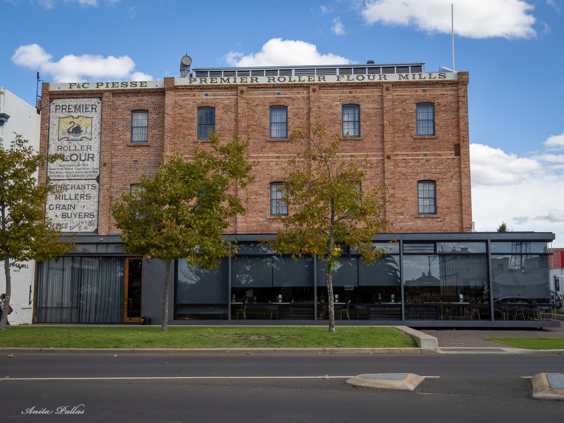 Premier Mill Hotel - Kataninng