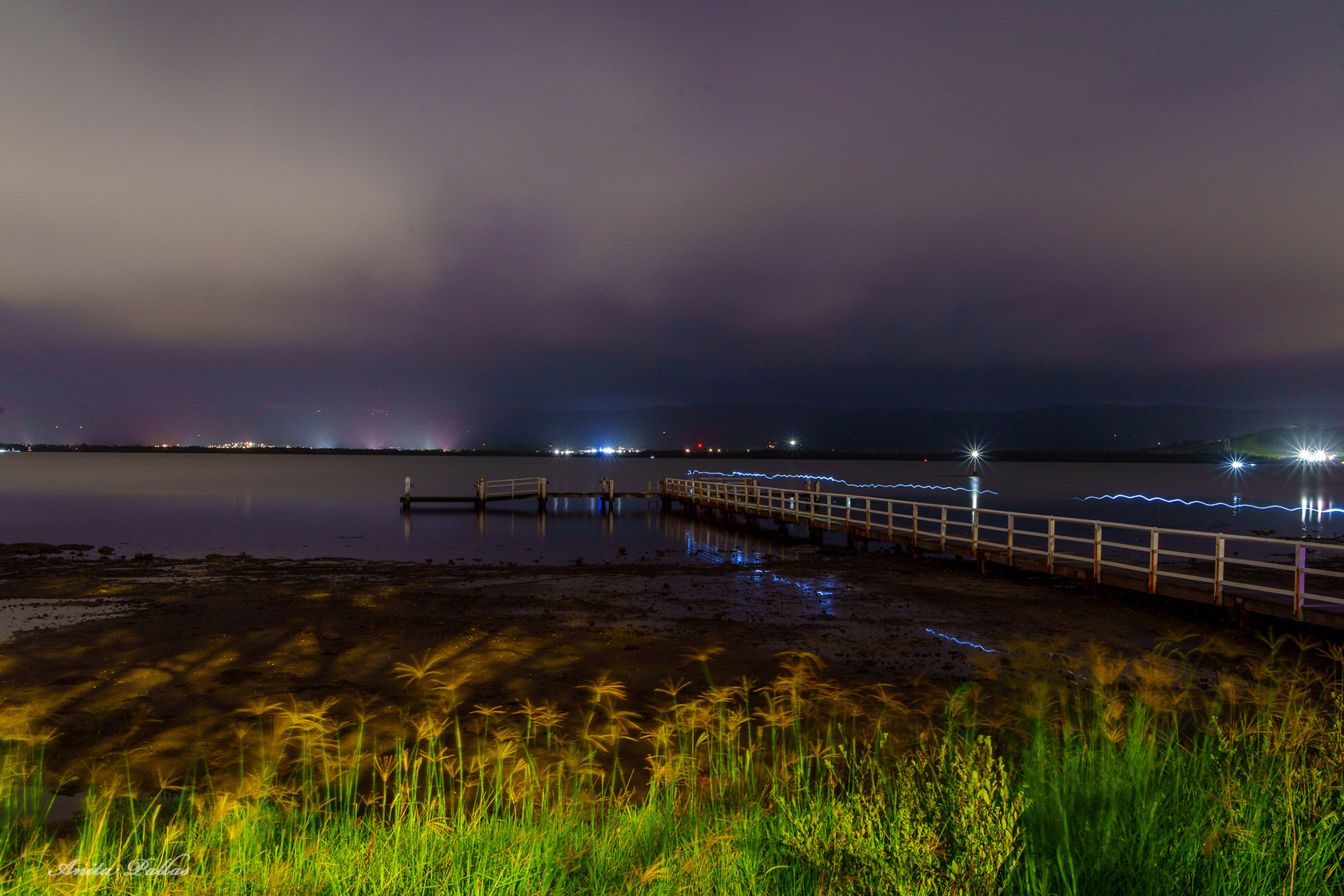 Returning fishermen, Boonerah Point, NSW