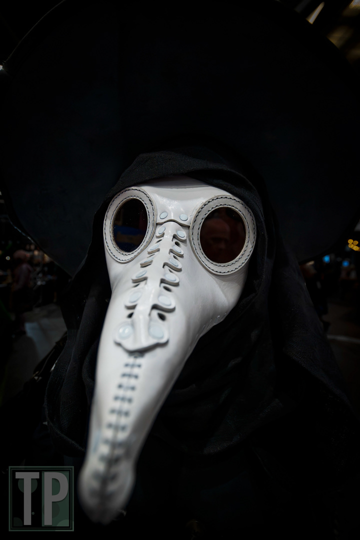 The plague doctor finding a patient at Heroes Dutch Comic Con - Summer 2024.