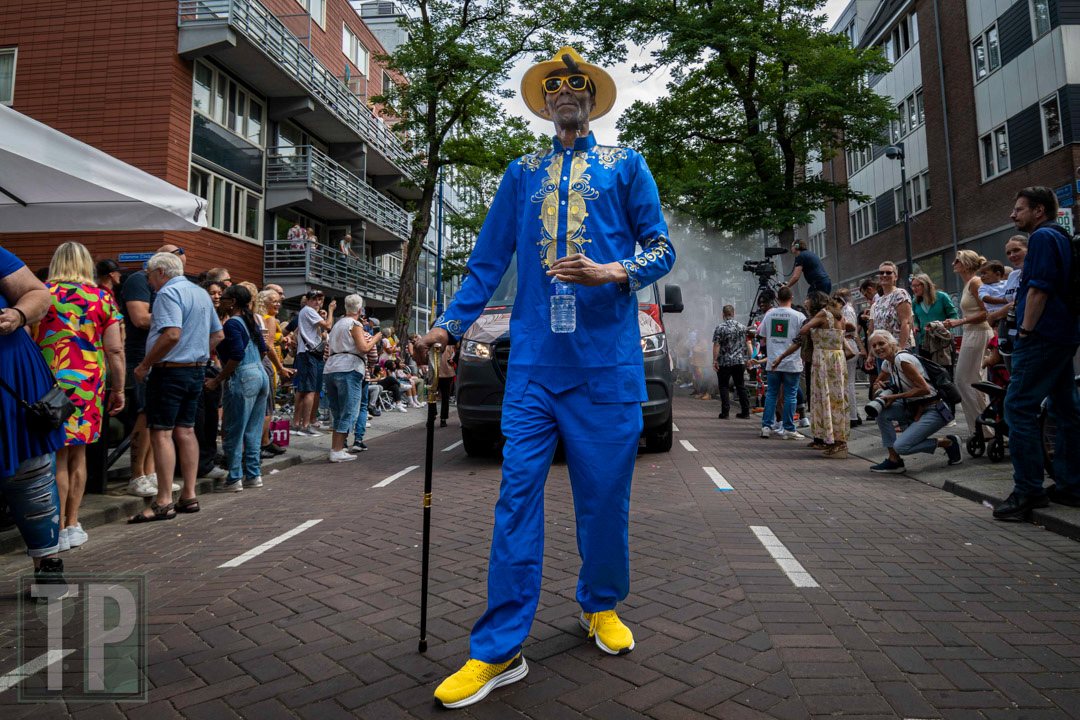 Because of Rotterdam's more narrow and crowded streets, ZomerCarnaval does not draw the massive floats of Carnaval.