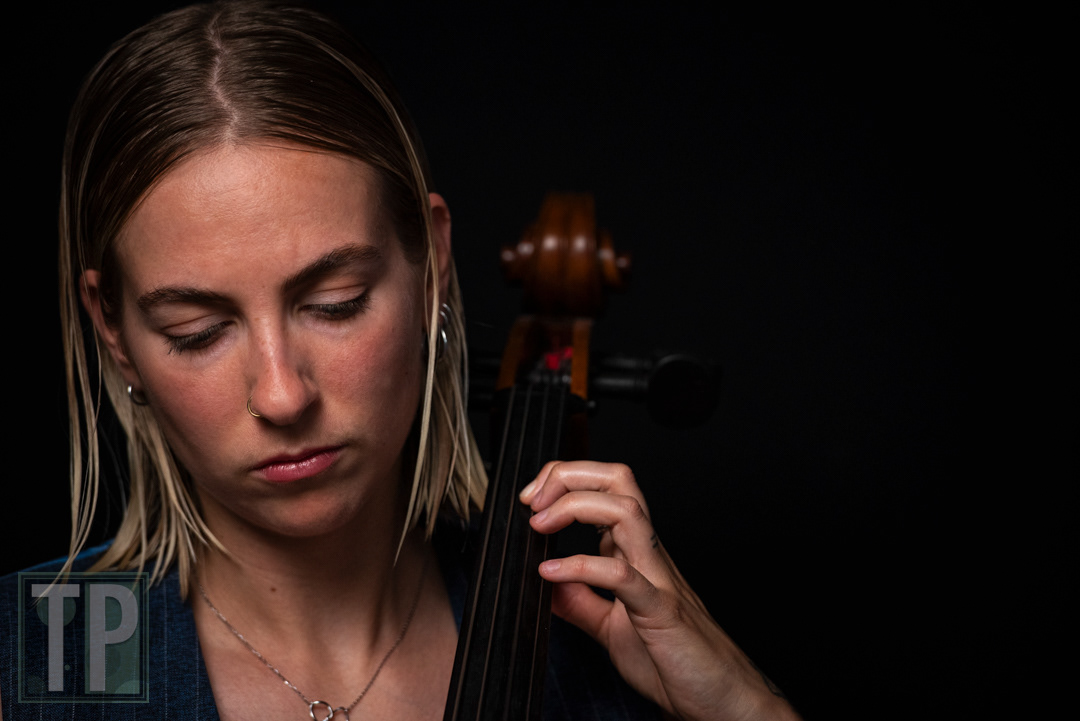 My dear friend Lau, who has been for the past months has been independently learning to play the cello!