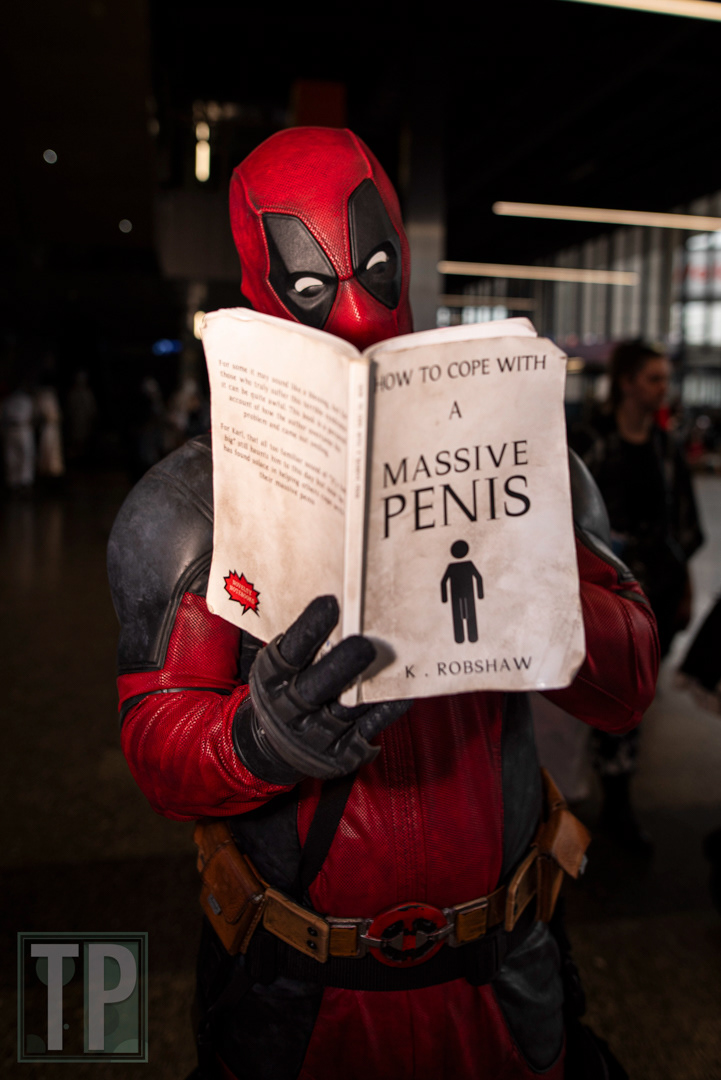 DeadPool having some nice leisure reading at Heroes Dutch Comic Con - Winter 2024.