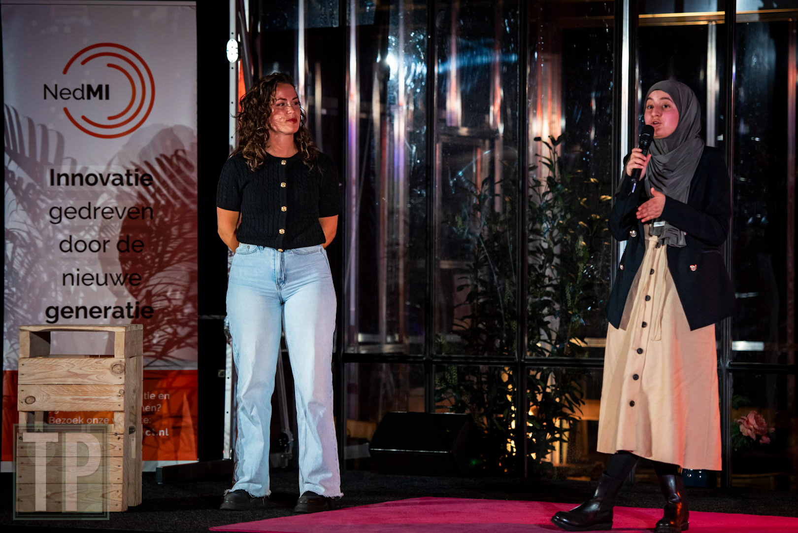 Noa Duizend and Oumaima al Abdellaoui of Deel de Duif speak on how divergent communities can work together to create social change.