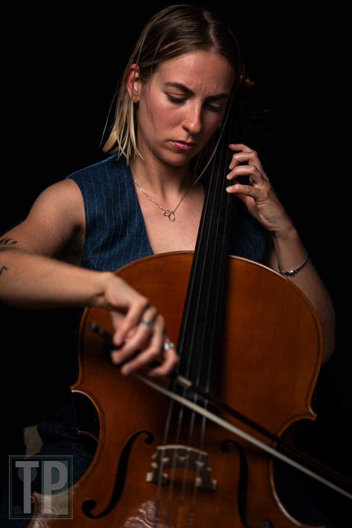 My dear friend Lau, who has been for the past months has been independently learning to play the cello!