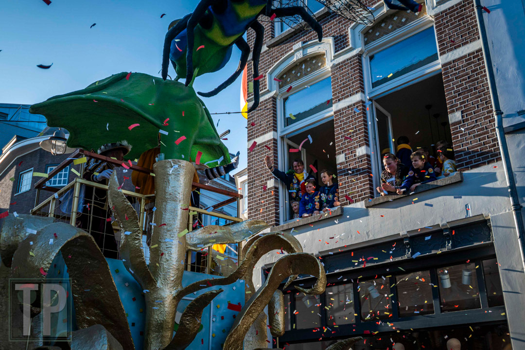 The Prince of Carnaval 2025 in Den Bosch waves to children atop his float.