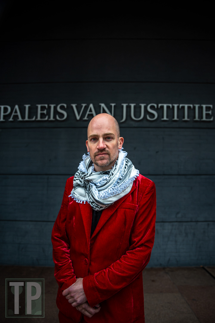 Marijn is an organizer, activist, and theater journalist.